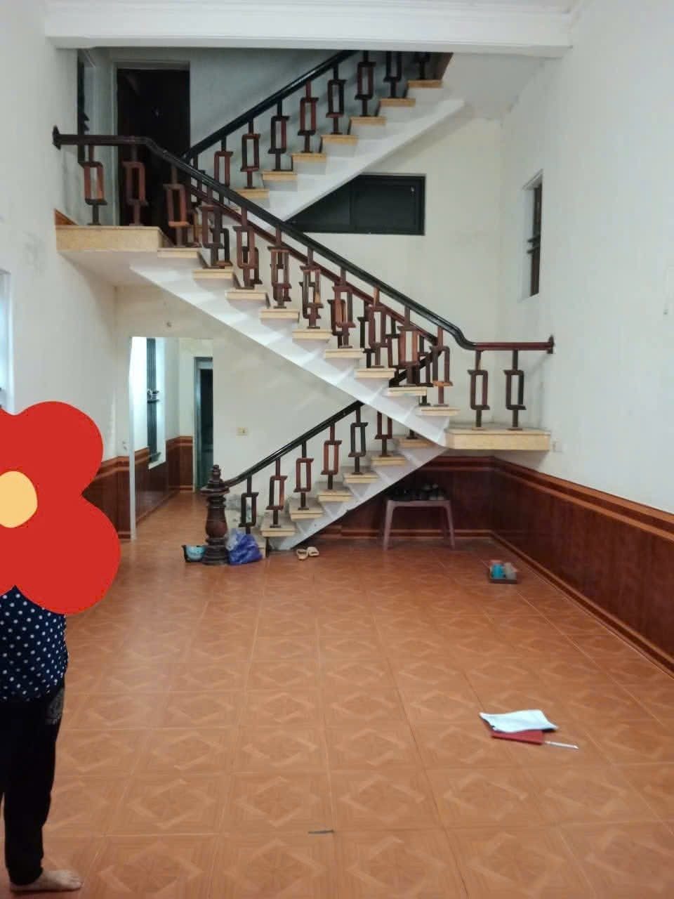 Đường DH 72 cần Bán nhà 2 tầng  tại  lương cầu xã quỳnh phụ  thái bình này thuộc hưng yên mặt đường nhựa cho thuê kinh doanh buôn bán thuận tiện  công năng sử dụng 3 phòng ngủ  tầng 1  p khánh p ngu p bếp nhà vệ sinh > tầng 2  > 1 nhà vệ sinh 2 phòng ngủ