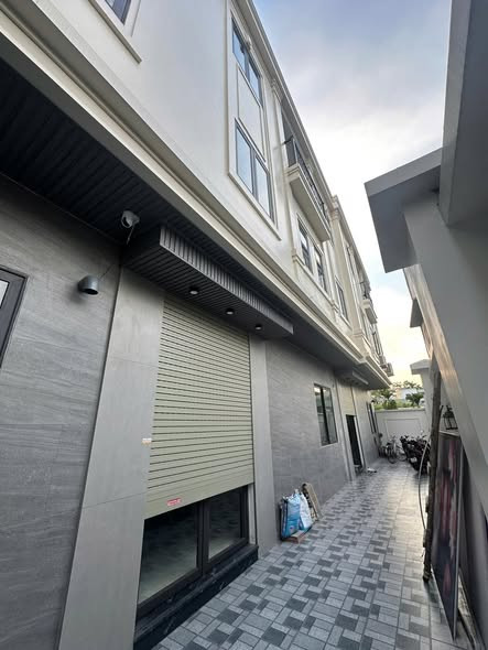 Nhà 3 tầng tại xóm 3 Vĩnh Khê - An Đồng - An Dương. Ngõ rộng 2,6m. Sân cổng chung 4 căn. An ninh tốt tuyệt đối.