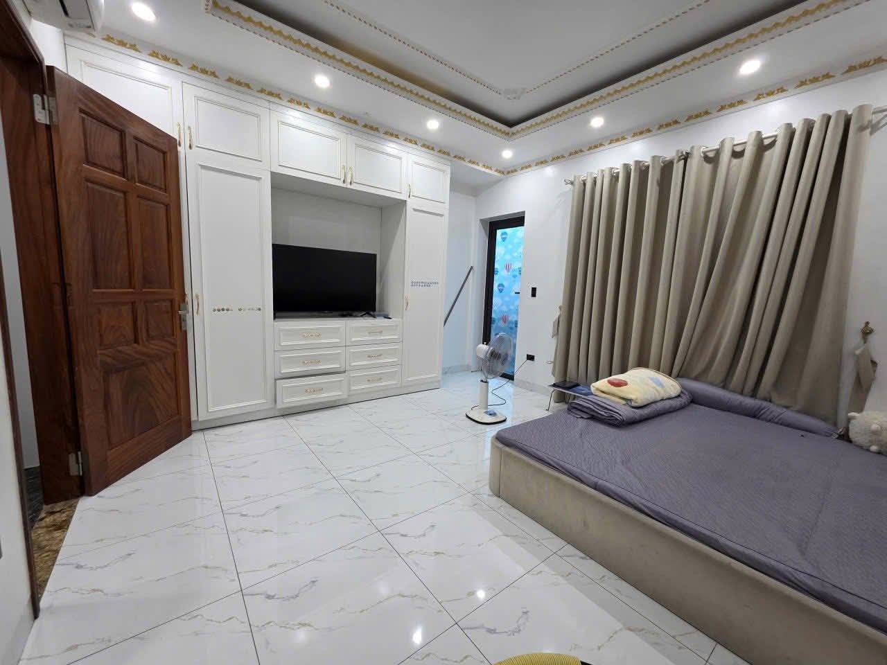 04/2026.bán căn nhà 3,5 tầng 94m2 phun công năng. đường nhựa 9m view kênh đẹp. gần ngay đường 10. giá 6,9 tỷ. An Hồng, Hồng An. liên hệ 0362558882