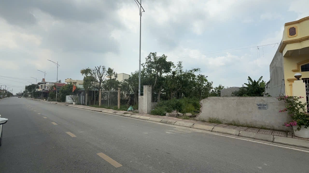 X Bán đất 195m² ngang 9m . mặt đường liên xã 12m . giá 3.65 tỷ Xã An Lão(Tân Dân). liên hệ 0362558882