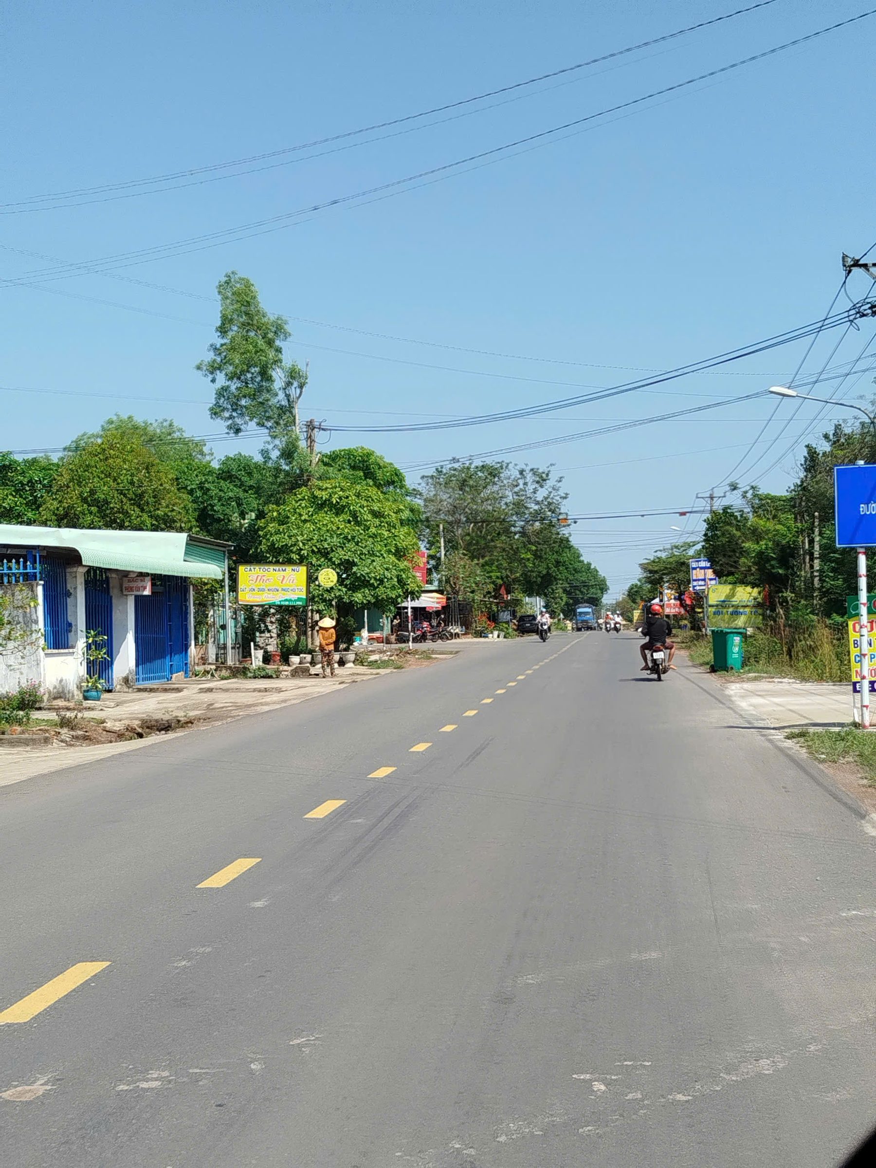 Bán đất MT đường kinh doanh 32m, sẵn thổ cư, dân đông
