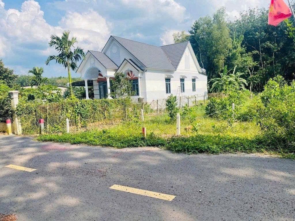 Cần bán gấp 200m2 đất thổ cư xoay vốn ngay trung tâm TP mới  giá 500tr thương lương