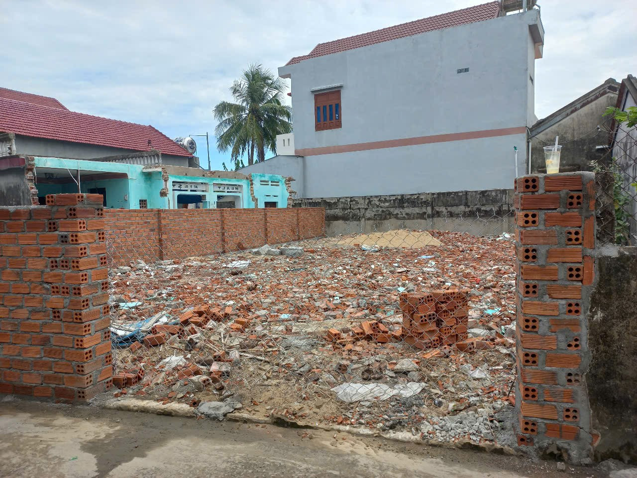 Bán gấp đất biển Long Thủy, An phú,thành phố Tuy hòa, (mới phường Bình Kiến, Tỉnh) 6m x 20m, đường xe hơi,giá 1,67 tỷ