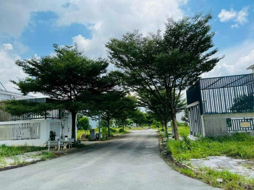 Cắt lô đất đô thị Thung Lũng Xanh, 108m2 full thổ cư, ngay cổng KCN Long Thành cách sân bay 5 phút, sổ sẵn giá NET 1 TỶ 2
