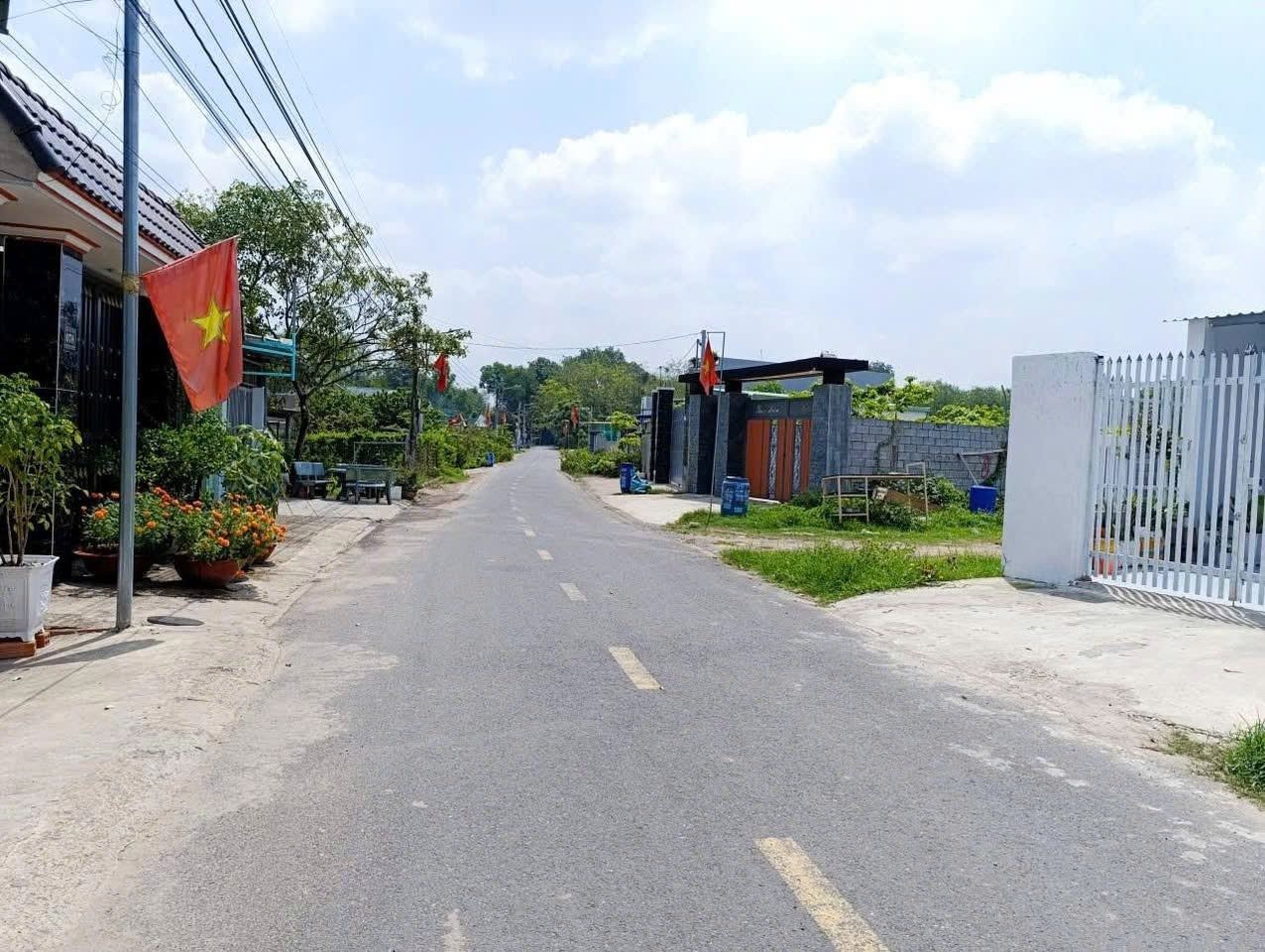 Duy nhất còn lô đất 424m2 sẵn 100m2 thổ cư ở ngay trung xã An Thái Phú Giáo cũ giá chỉ 345tr