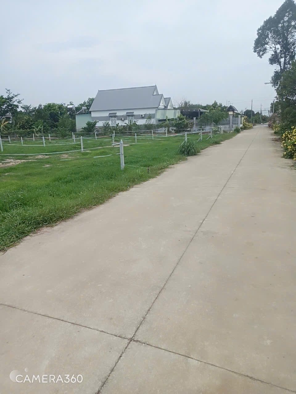 Còn đúng 1 lô đất duy nhất mặt tiền đường bê tông 225m2 có 100m2 thổ cư vị trí đẹp, dân cư đông đúc hiện hữu ở xã An Thái Phú Giáo Bình Dương cũ