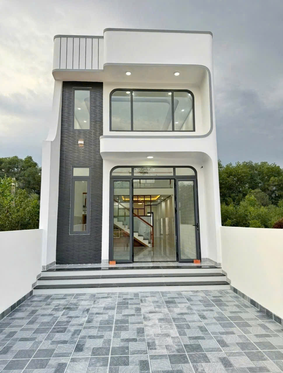 Bán gấp nhà mới xây gần cầu bạch đằng tân uyên  – cần tiền xoay việc
🏡 100m² – Sổ hồng riêng – Thổ cư 100%