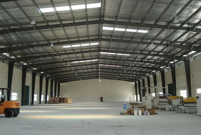 Thông tin chi tiết
Nhà Xưởng Cho Thuê Lâu Dài
Thông tin chi tiết:
Diện tích Đất : 50m x 110m ( 5500m2 ) 
DT Nhà Xưởng & Văn Phòng : 3000m2 ( Đã Gồm Văn Phòng 1 Lầu) 
- Sân Bãi cont đậu chờ xuất nhập hàng 
- Đường giao thông KCN rộng 20m

Tiện ích 