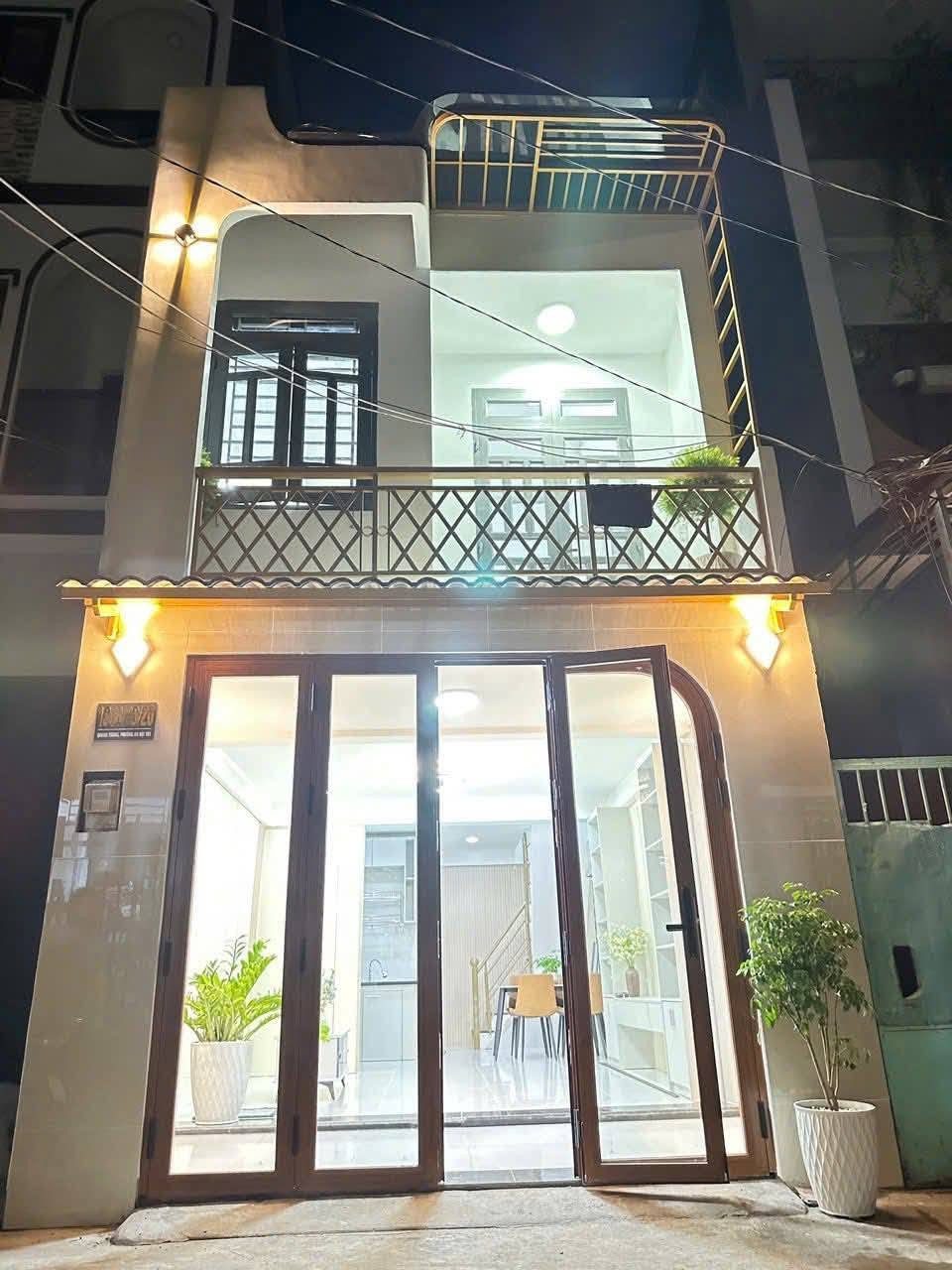 Chính Chủ Cần Bán Gấp Căn Nhà Cực Kì Đẹp - 1 Trệt - 1 Lầu - Giá : 2 tỷ 3 - Sổ Hồng Riêng