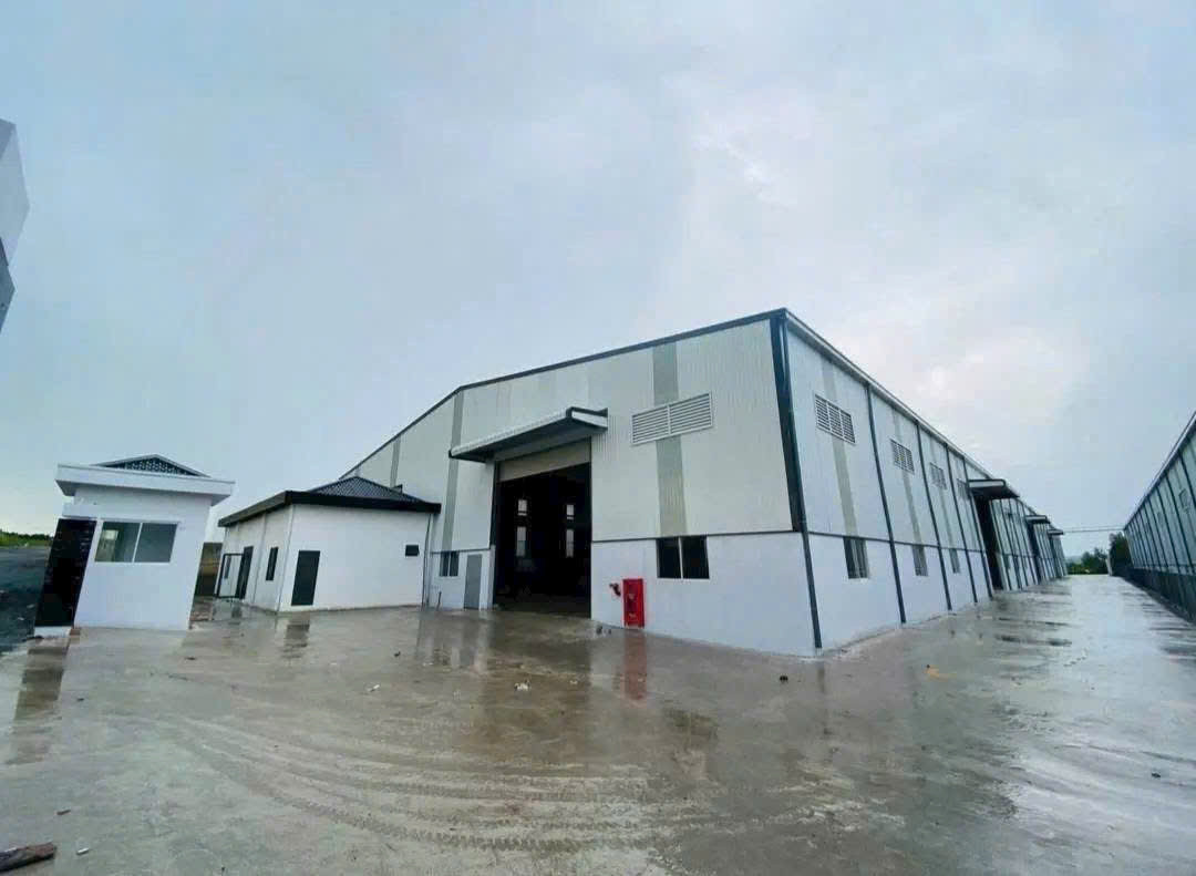 CHO THUÊ NHÀ XƯỞNG 3.900m² – PCCC TỰ ĐỘNG, PHÁP LÝ ĐẦY ĐỦ
 Vị trí: Bắc Tân Uyên – Bình Dương (HCM)
 DT đất: 6.300m² – Xưởng: 3.900m² – Văn phòng: 90m²