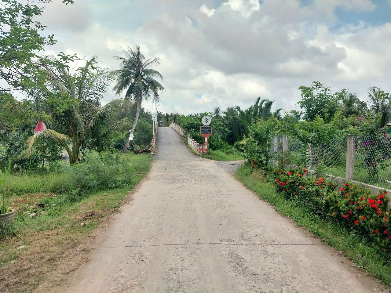 Bán thửa đất đường bê tông, veiw sông, có thổ cư giá rẻ.