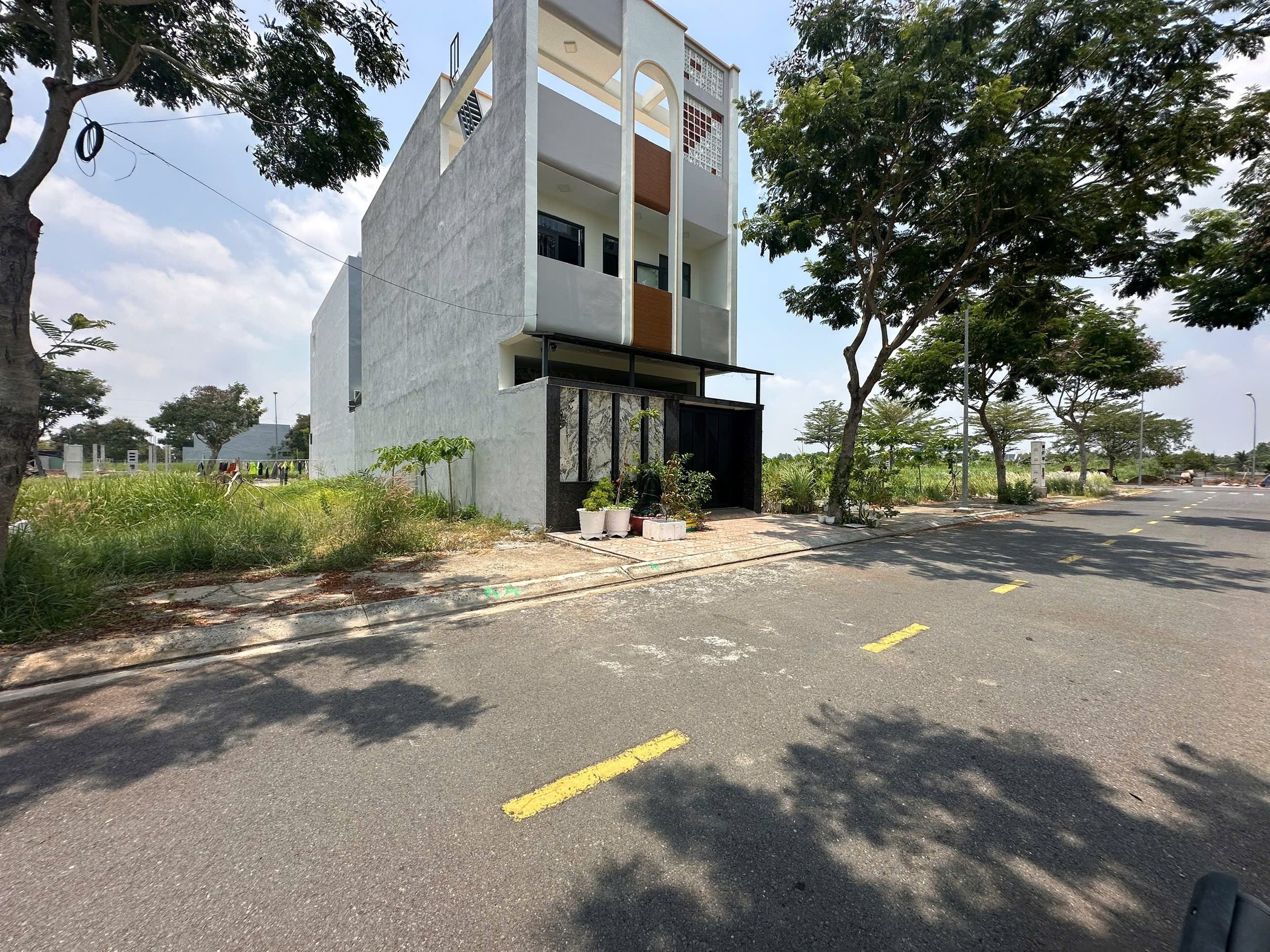 Bán nền biệt thự 6x17,5m ven sông Cần Giuộc