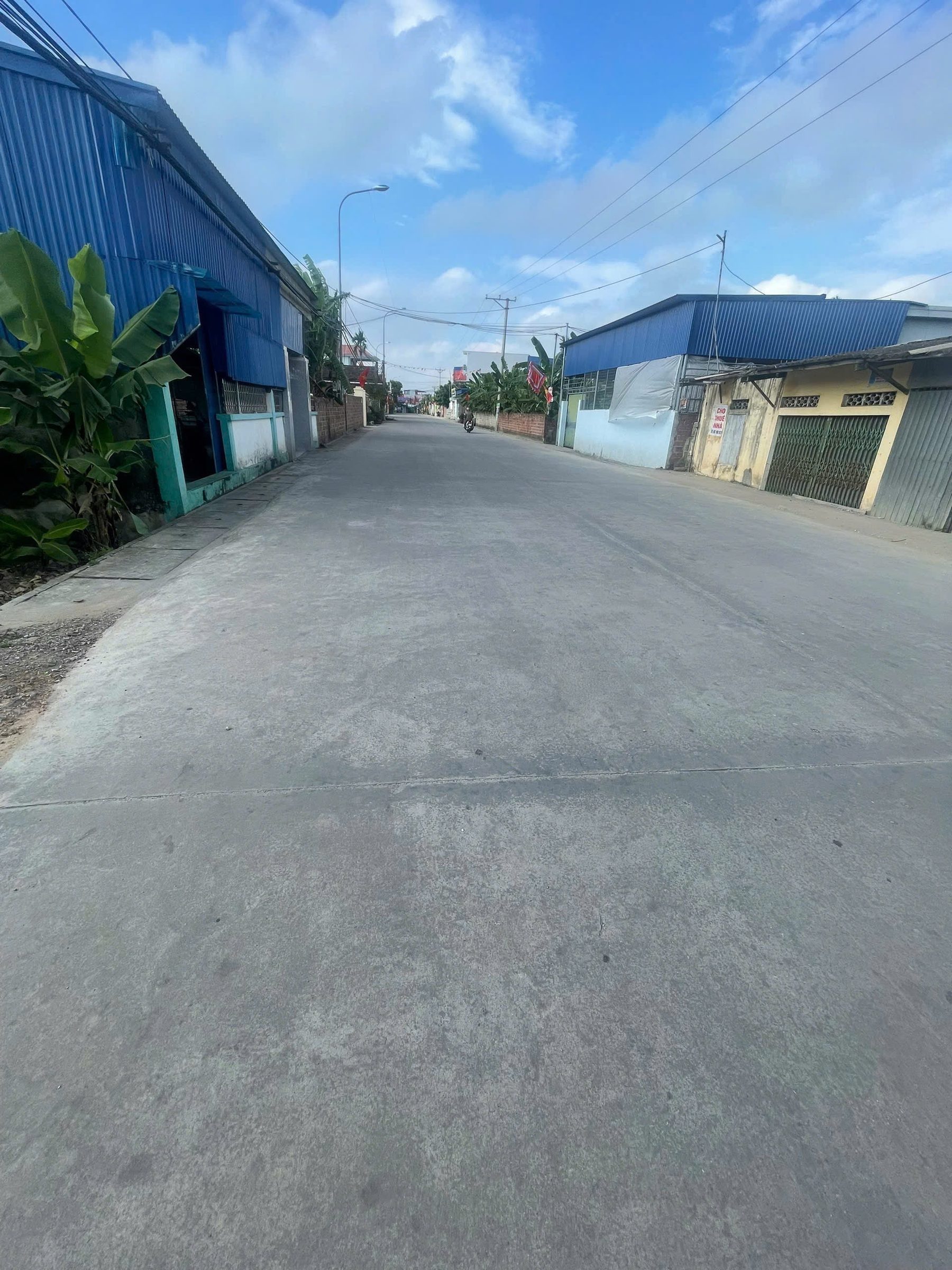 Bán lô góc 73 m Cao Nhân ngay trường cấp 2 . Đường rộng 3,4 o tô tránh nhau. L/h:076.231.9990 em Thúy