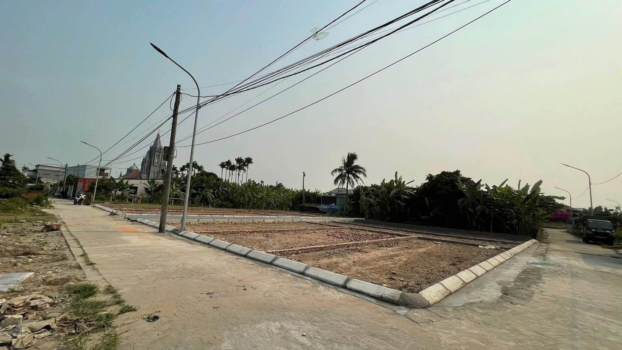 bán lô siêu rẻ CCN Chiến Thắng giá 880tr dt 66m2- mt 4,2m đường thông 5m