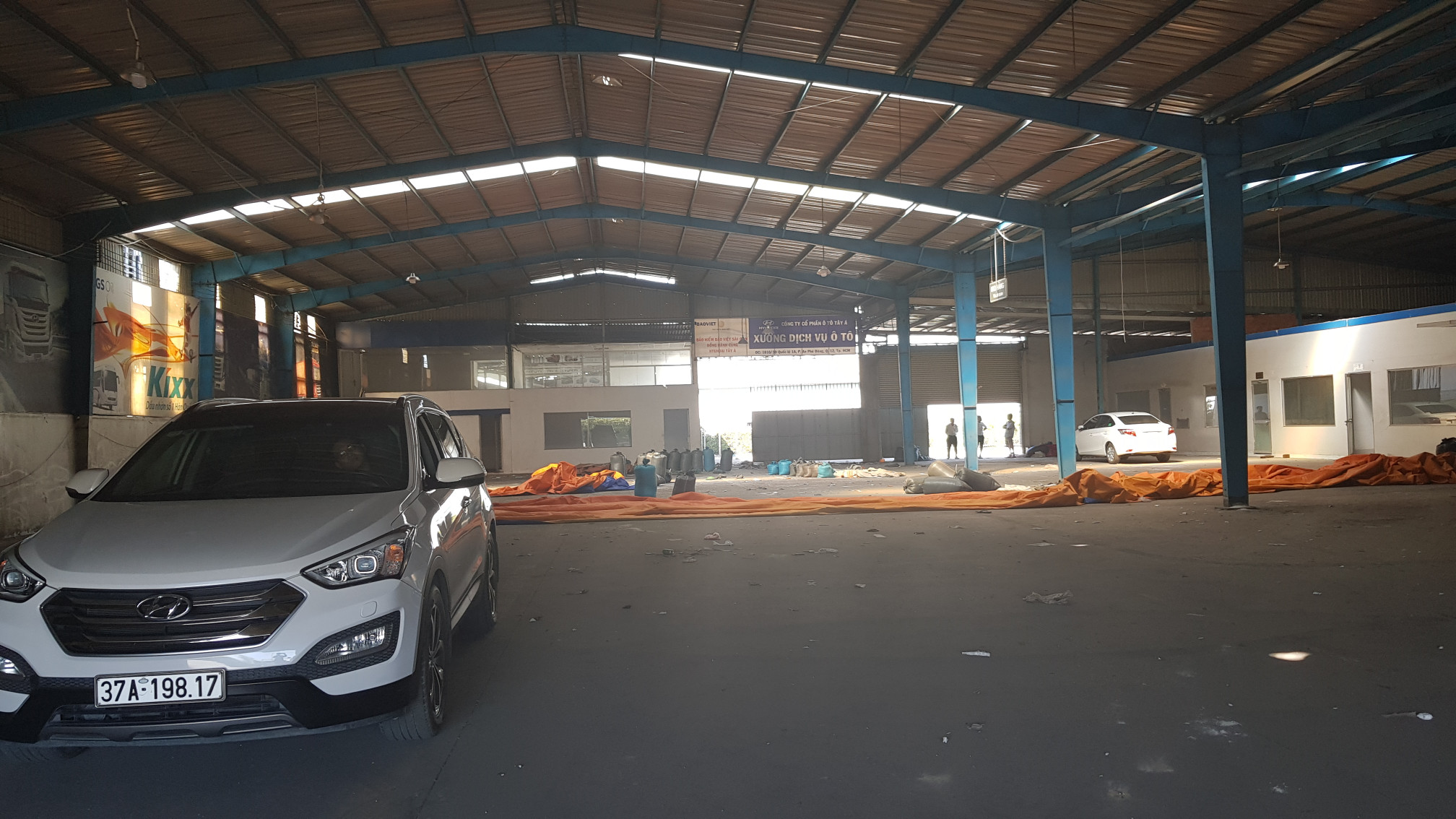 Nhà xưởng nằm đường kim cuong tân thạnh đông cu chi dt: 2000m giá 50 triêu/tháng lh: 0944977229