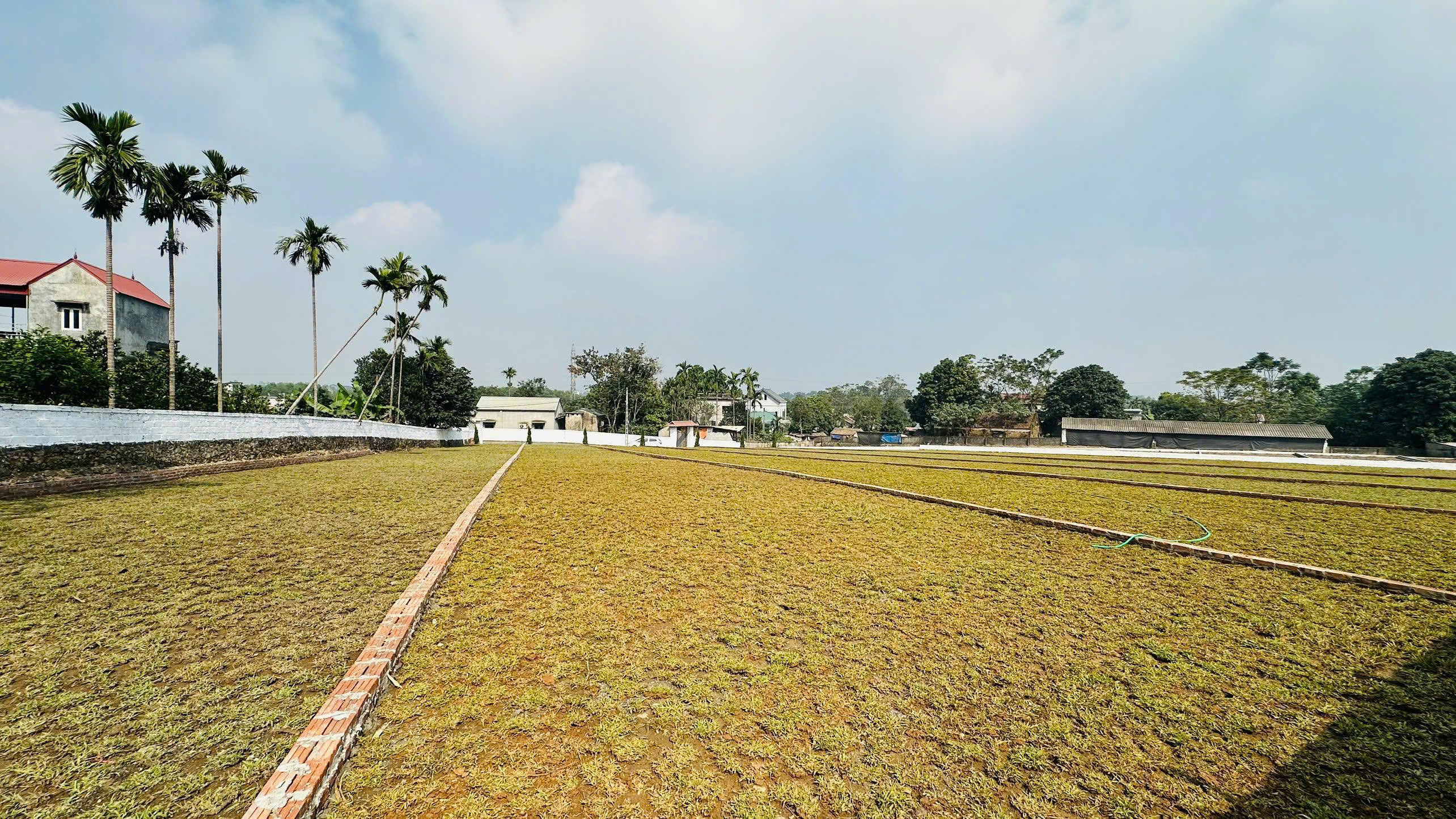 CƯ YÊN LƯƠNG SƠN HÒA BÌNH DT HƠN 400M2 GIÁ LOANH QUANH 2 TỶ VỊ TRÍ ĐẸP TIỀM NĂNG VƯỢT TRỘI