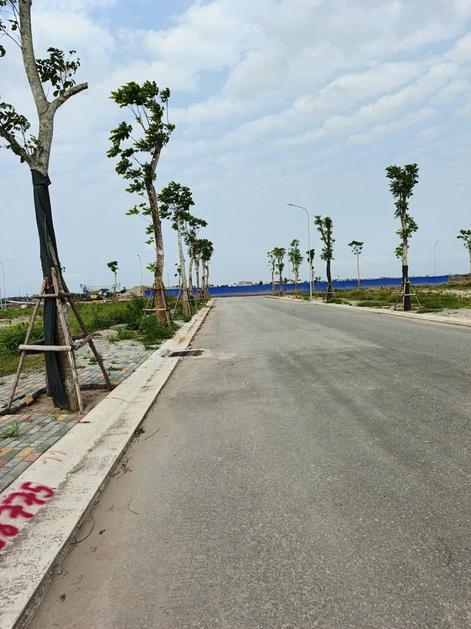 5KM99.4 🚨 **LÔ TÁI ĐỊNH CƯ 2 MẶT TIỀN TRONG VINHOMES DƯƠNG KINH** 🚨