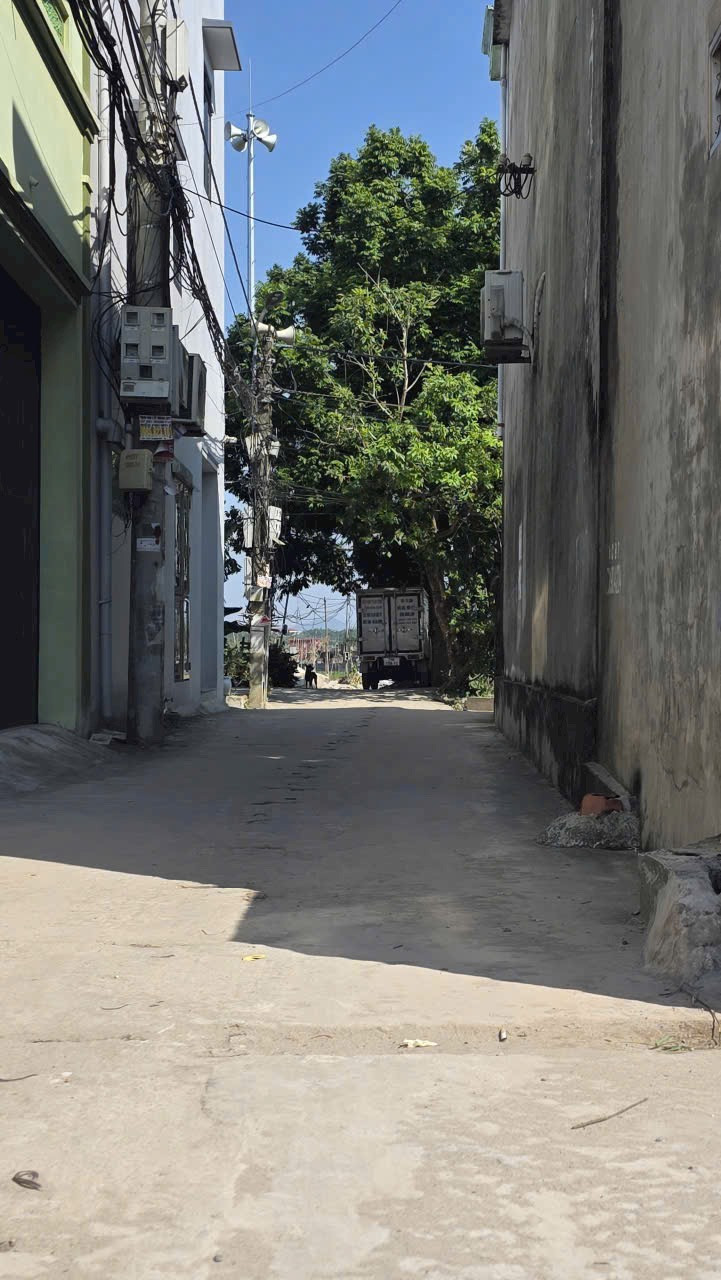 Chính chủ gửi bán– Nội Đồng cũ, Mê Linh, Hà Nội
• Diện tích: 80 m², full thổ cư
• Đường thông, ô tô vào tận đất, giao thông thông thoáng
• Vị trí đẹp, sát đường Vành đai 4, tiềm năng tăng giá cao
• Khu dân cư hiện hữu, phù hợp ở hoặc đầu tư.