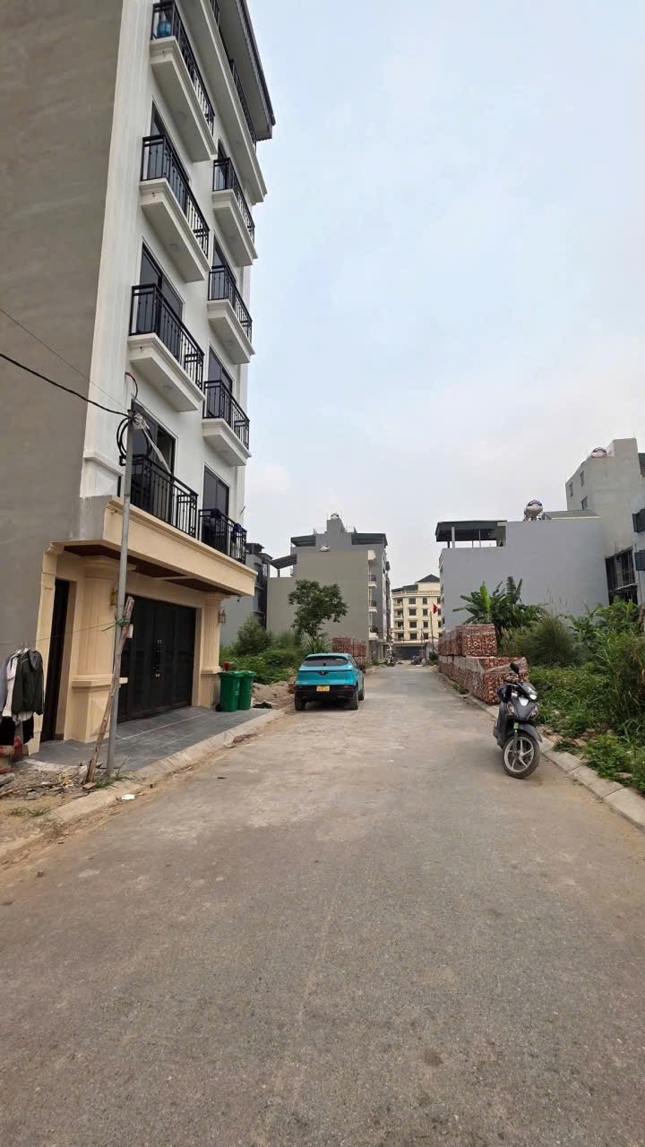 ĐẤT PHÂN LÔ DỊCH VỤ – VỈA HÈ RỘNG – GIÁ 135tr/m