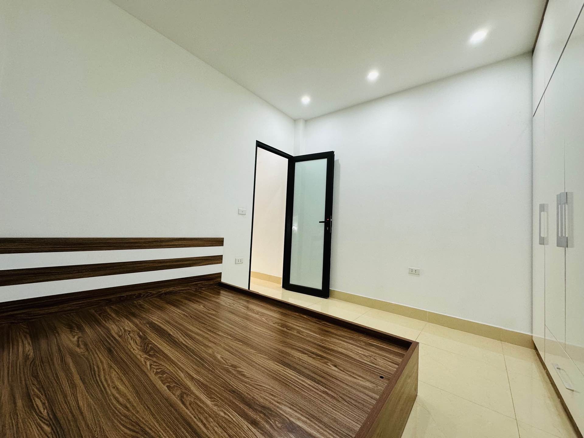 Nhà Đẹp Di Trạch Nhổn - 3 Phút ra ga Hn - 36m - 4 tầng chỉ 5ty6 - full tiện ích