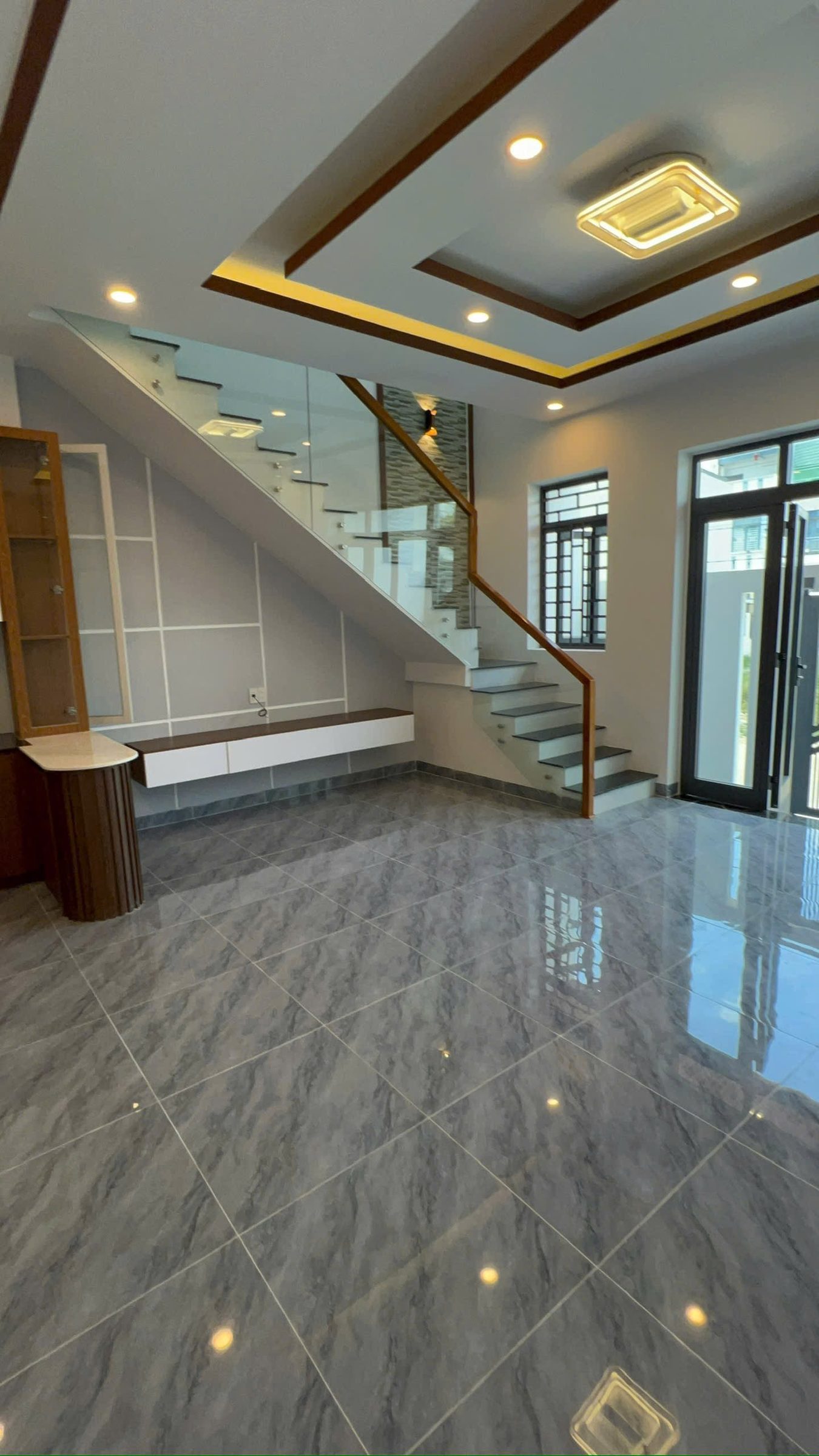 Nhà mới đẹp Diên An nay là xã Diên Khánh ngay cạnh KDT Phú Ân Nam 
- DT 62.9m2 ngang 5.6m thổ cư toàn bộ
- Hướng Tây Bắc