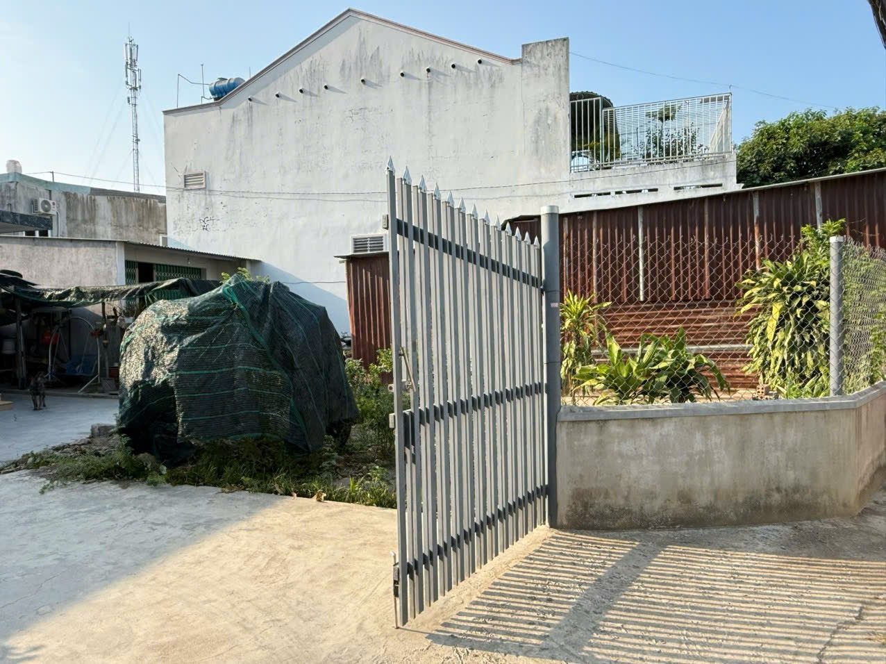 ĐẤT DÂ CẮT BÁN - DIÊN AN - DIÊN KHÁNH .
-Đường Gò Dầu Hạ 
- Diện tích 109m2  có 60m2 thổ 
-Đường ô tô thông  tứ hướng
-Cách đường 23/10 chỉ 220 m
-Khu dân trí cao. Di chuyển về Nha Trang chỉ 5 phút 
-Tiện ích bán kính chỉ 500 m 

💵 chỉ 1tỷ750 triệ
