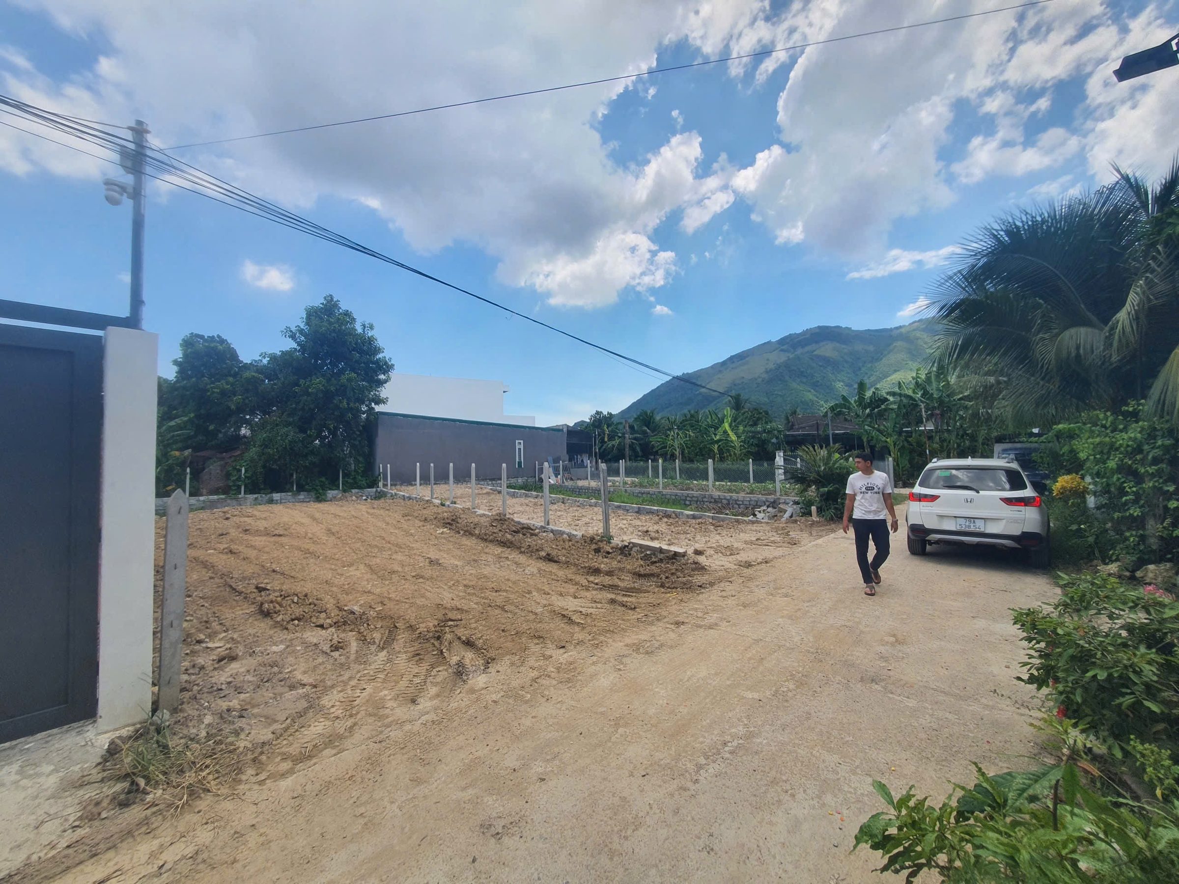 🔥 Bán đất thôn An Ninh - Diên An
• Diện tích: 143,9m2 ( thổ cư: 60m2 ), ngang 6m
• Vị trí: cách đường Huỳnh Thúc Kháng 200m, cách Võ Nguyên Giáp 700m
• Giá: 2,1 tỷ có thương lượng