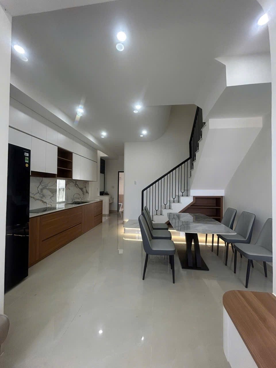 🔥 BÁN NHÀ ĐẸP ĐƯỜNG LỖ ĐẾ,DIÊN AN– DIÊN KHÁNH
⛔️⛔️↔️GIÁ CHỈ 2TỶ 980 🔥🔥
🏡 NHÀ MỚI – THIẾT KẾ HIỆN ĐẠI 
📍 Vị trí:  trục đường Lỗ Đế , Diên An,cách đường 23/10 chỉ khoảng 1km