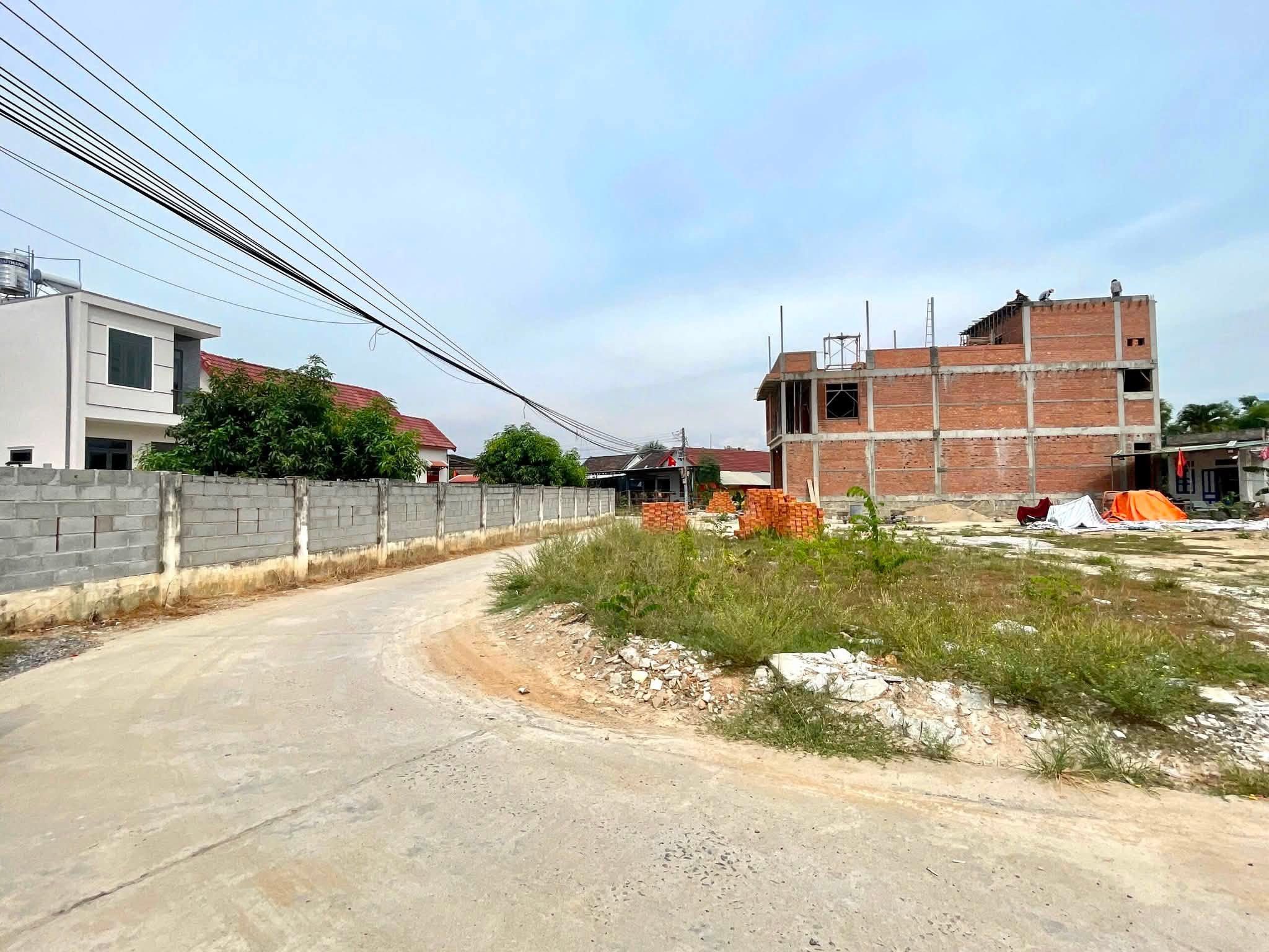 ĐẤT DIÊN ĐIỀN ĐƯỜNG THÔNG Ô TÔ - GẦN CHỢ TRUNG - GIÁ CHỈ 1TY099