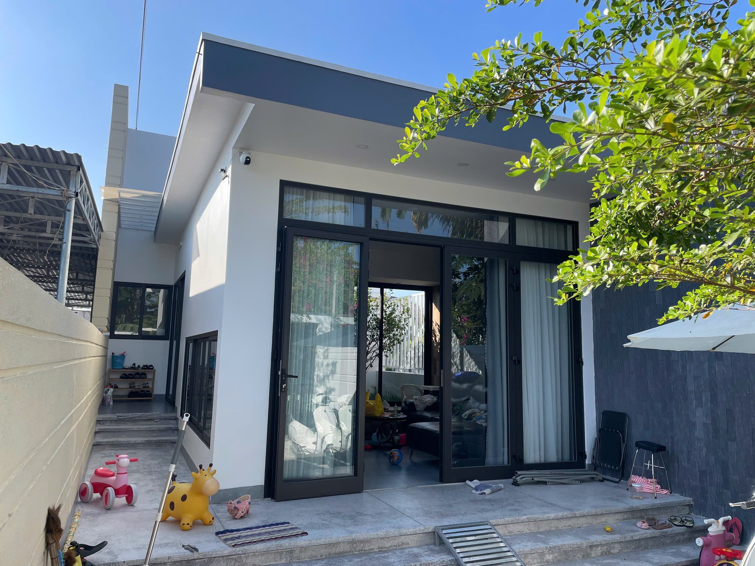 Bán nhà cấp 4 đẹp thiết kế hiện đại xã Diên Khánh (Diên Toàn cũ).
Nhà thiết kế: 2PN, 2WC
Nhà gần trường Mầm Non Diên Toàn, hẻm hiện trạng 3,9m
Diện tích 174,7m2 ngang 6,15m (ONT: 100m2)
Giá bán: 3 tỷ 160 triệu
Lh : NTT