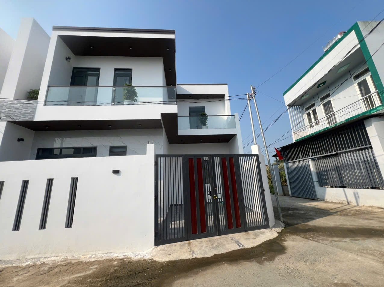 NHÀ MỚI 2 TẦNG DIÊN TOÀN GÓC 2 MẶT TIỀN GẦN CHỢ ĐÔNG DINH, QL1A – 86M² – 2 TỶ 790