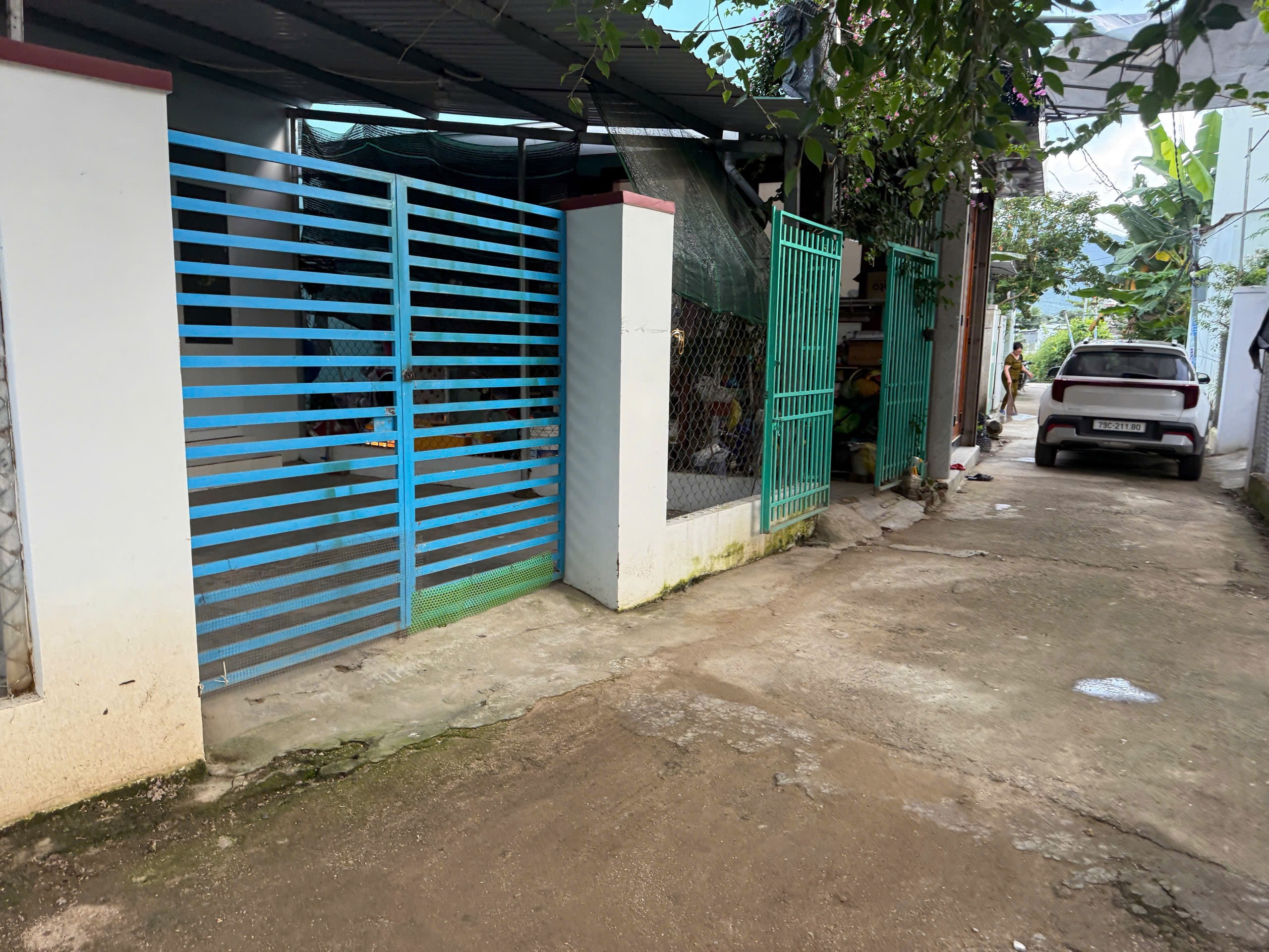 BÁN NHÀ DIÊN TOÀN – ĐƯỜNG Ô TÔ, GẦN CHỢ ĐÔNG DINH 🏡
📍 Vị trí thuận tiện, khu dân cư hiện hữu, đường ô tô đến tận nhà. 📐 Diện tích: 70,1m².
