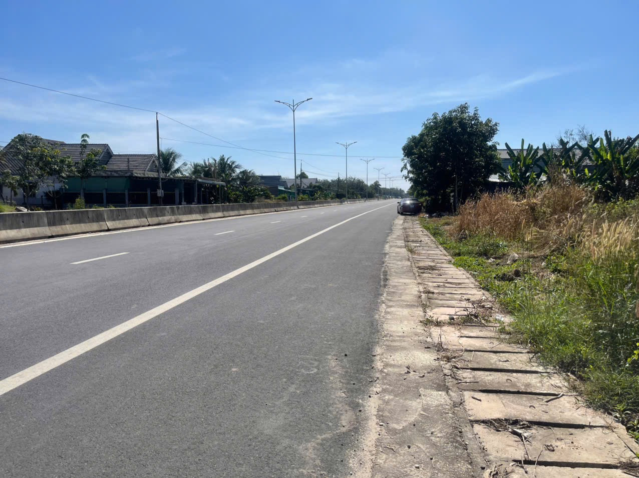 Trảng Bàng - Tây Ninh
Mặt tiền kinh doanh : ngang 5
Tổng 320m2- chỉ 1,4 tỷ  giảm 200tr bán nhanh
- khu dần cư sầm uất