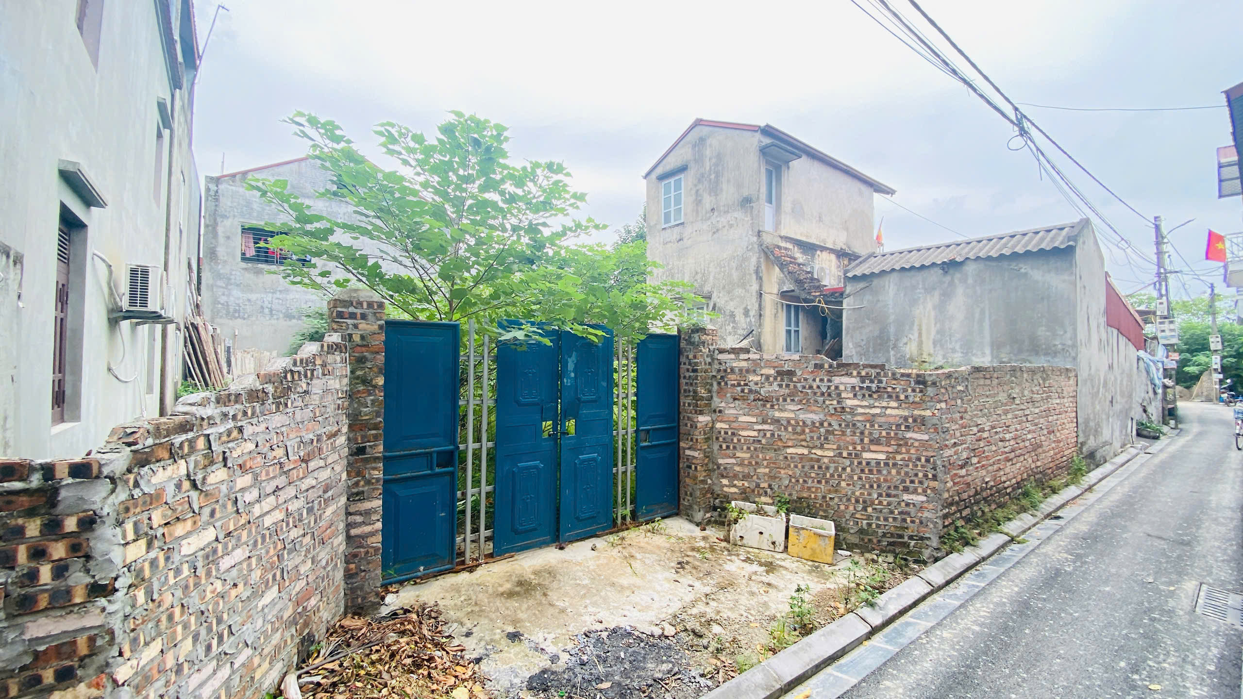 Bán 213m2 đất Phúc Thọ Mai Lâm ô tô vào được mặt tiền 11,55m chia được 2 lô full thổ cư