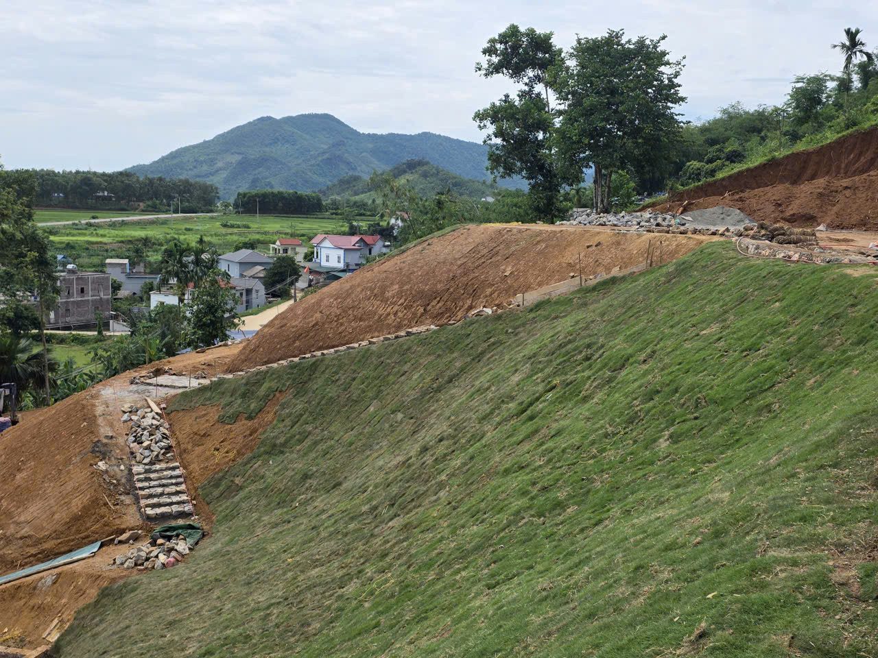 3310m - FULL THỔ CƯ (cực hiếm) - Lưng tựa núi - Toàn cảnh ruộng bậc thang