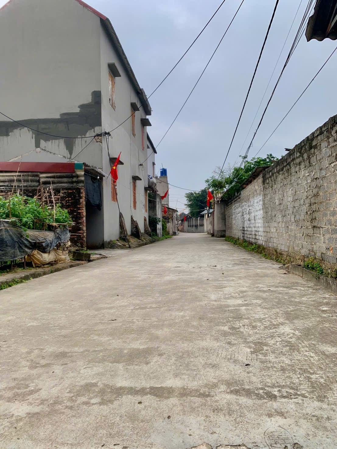 🍀Chính chủ bán lô thổ cư Đồng Phúc - Yên Dũng - Bắc Giang 🔥🔥
✅ Cạnh khu công nghiệp Đồng Phúc - Đức Giang 770ha đang san lấp mặt bằng 
✅ 80m full thổ cư , mặt tiền 5m
✅ Hướng nhìn cánh đồng thoáng mát .
✅ Đường oto tải thông . 
✅ Cách ngã 6 chỉ vài t