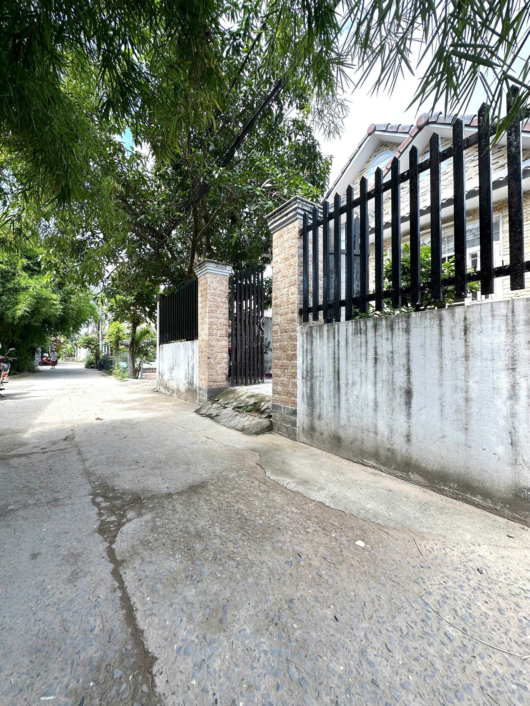 Chỉ 4 tỷ có ngay nhà vườn 200m2 - Đông Thạnh, Hóc Môn - Lô góc, xe hơi trong nhà