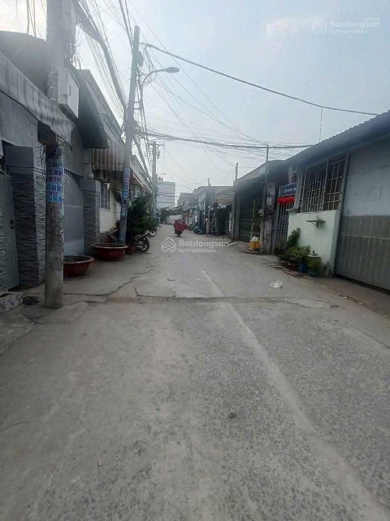 Bán Kho, nhà xưởng 569m2 có sẵn 500 m2 thổ cư giá 15 tỷ tại Xã Đông Thạnh Huyện Hóc Môn TP. Hồ Chí Minh