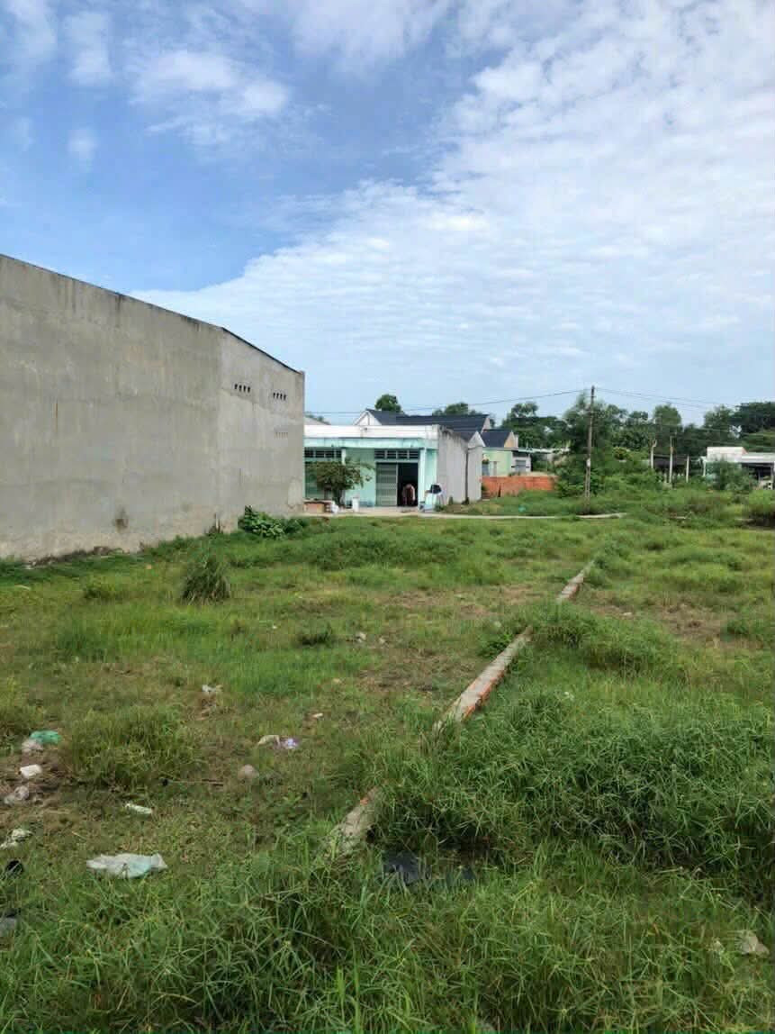 Bán Đất Đức Hòa Đông 
- DT: 10x34
Giá 1ty880 
. Xây trọ quá OK