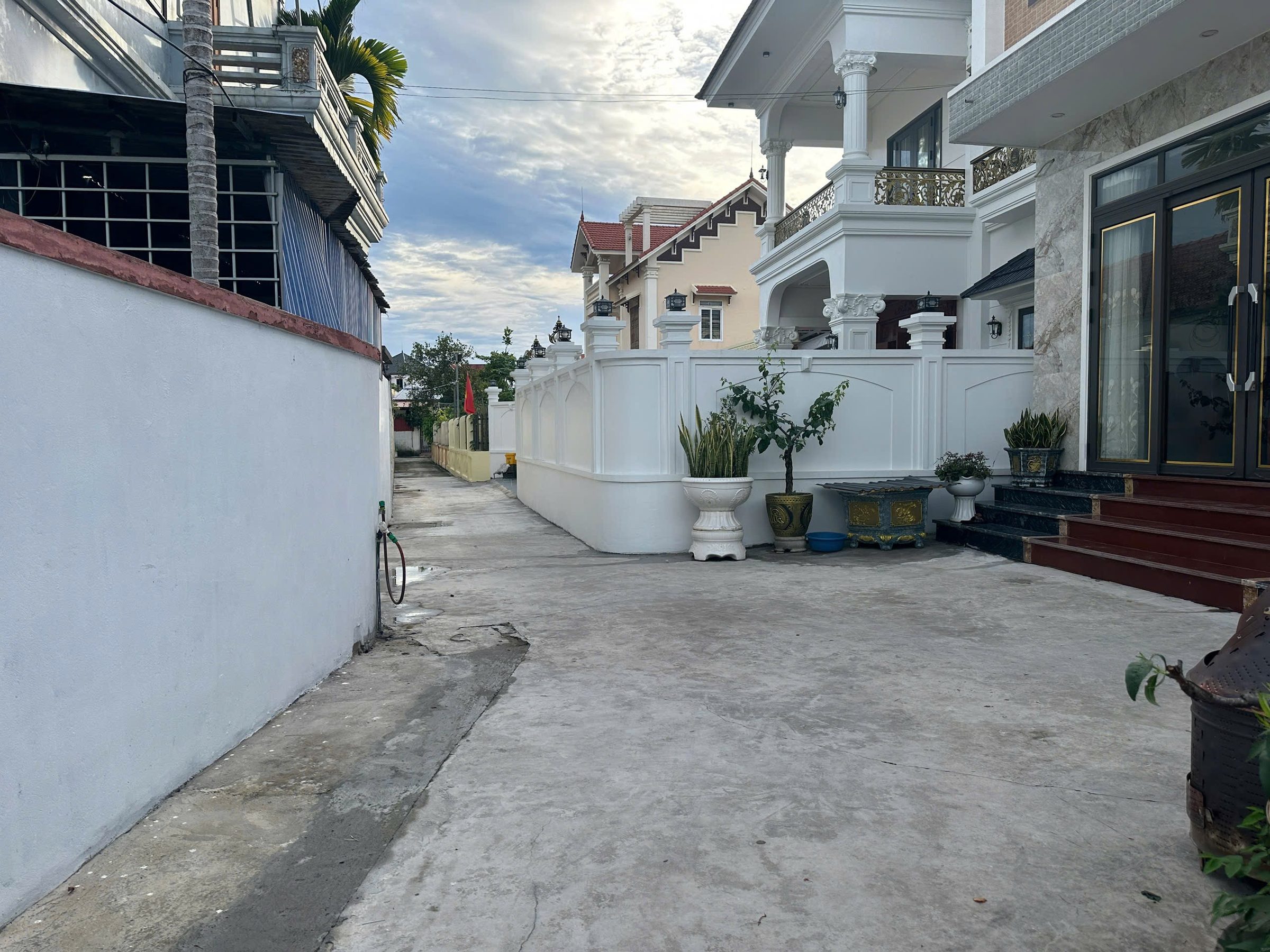 Bán 62 m Dương Quan rẻ nhất khu vực. Ngõ morrning ngay khu B. l/h:076.231.9990 e Thúy