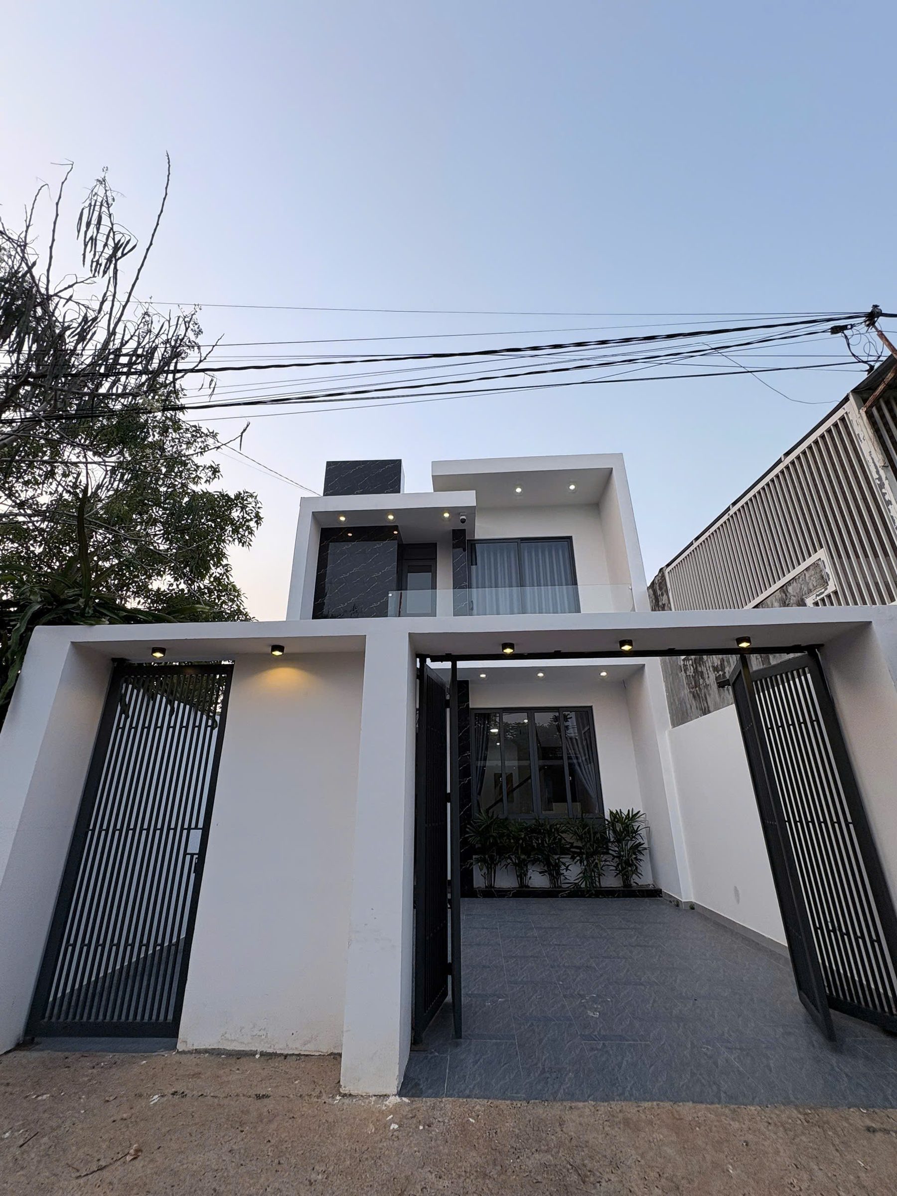 🏡 NHÀ MỚI BMT FULL NỘI THẤT – CÁCH TRUNG TÂM CHỈ 5KM
💰 Giá: 3 tỷ 1 - 6*20