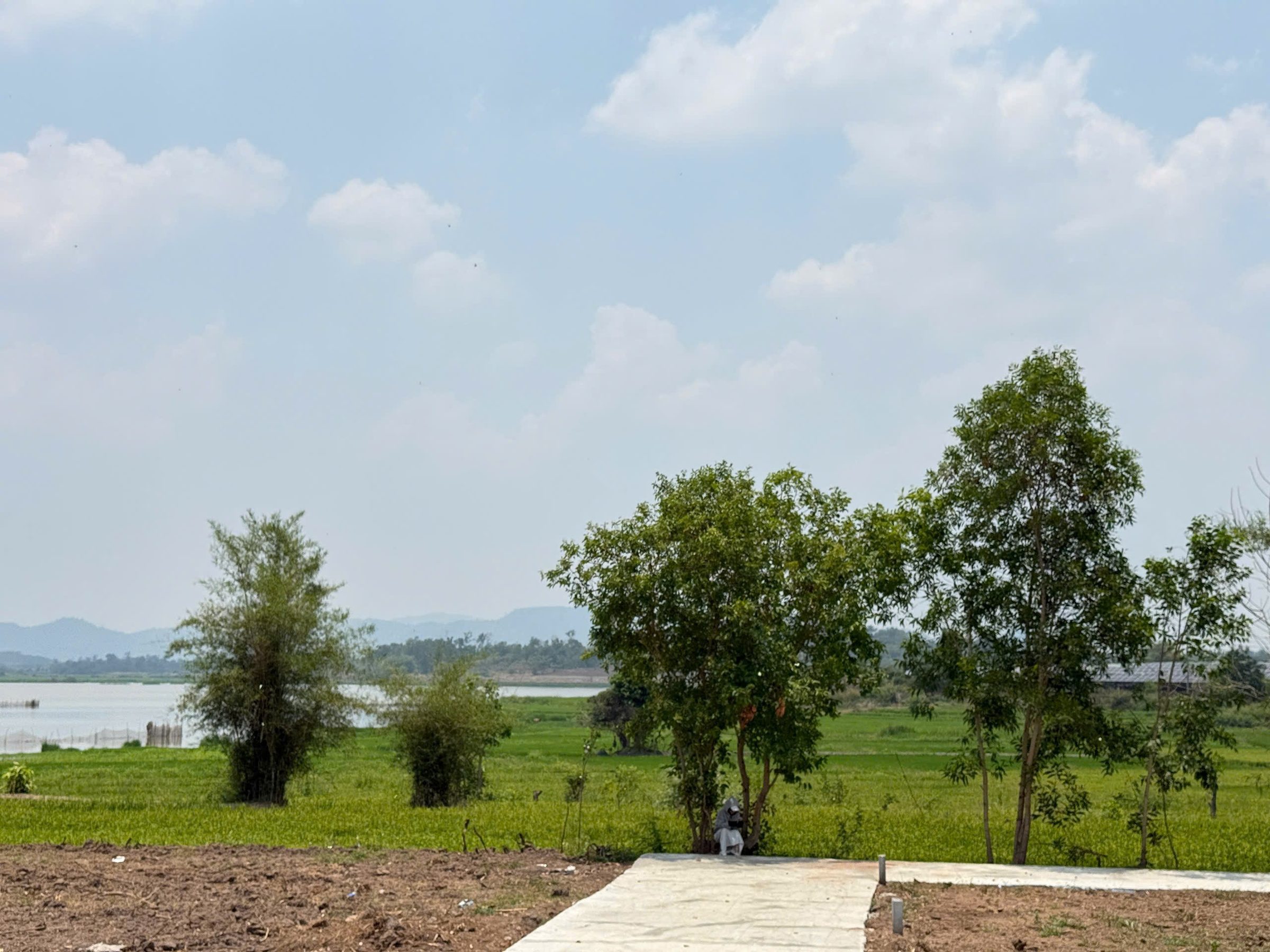 Bán đất 150m² có sẵn 60m² thổ cư ngang 5m giá 240 triệu tại Xã Ea Ning