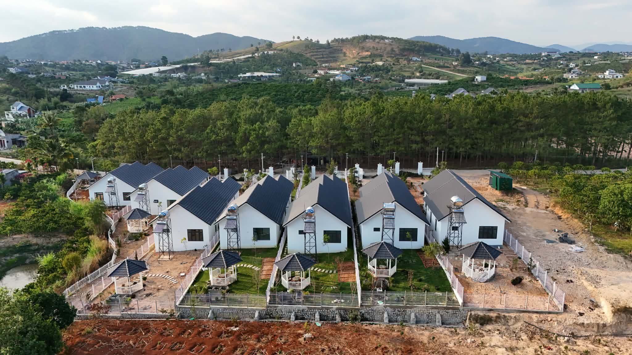 Đất giáp Thông ngay cụm khu biệt thự GIa Lâm. GIá 804 triệu. Trọn sổ