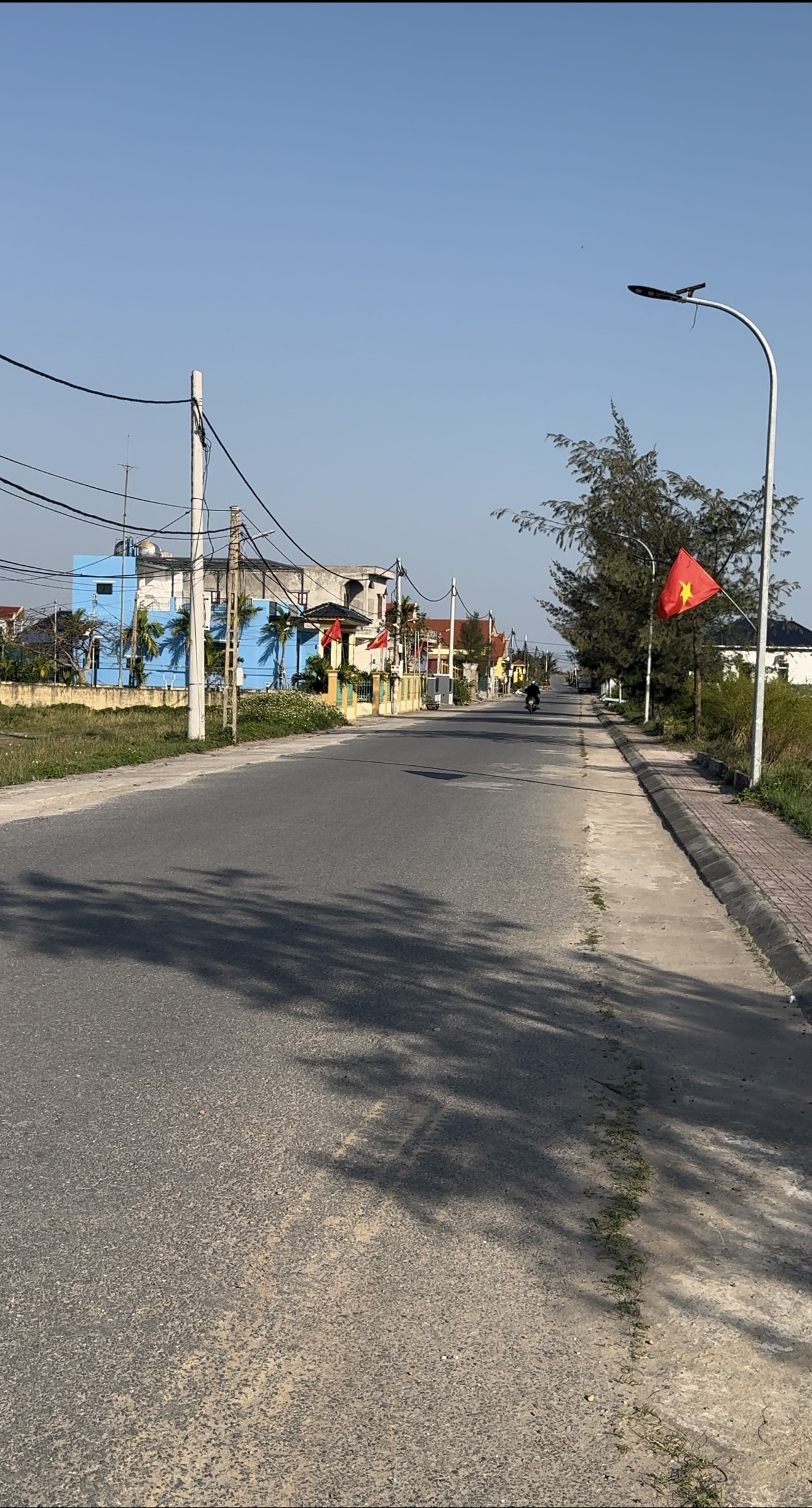 Chính chủ bán lô đất view biển, trục chính sân bóng và nhà văn hóa