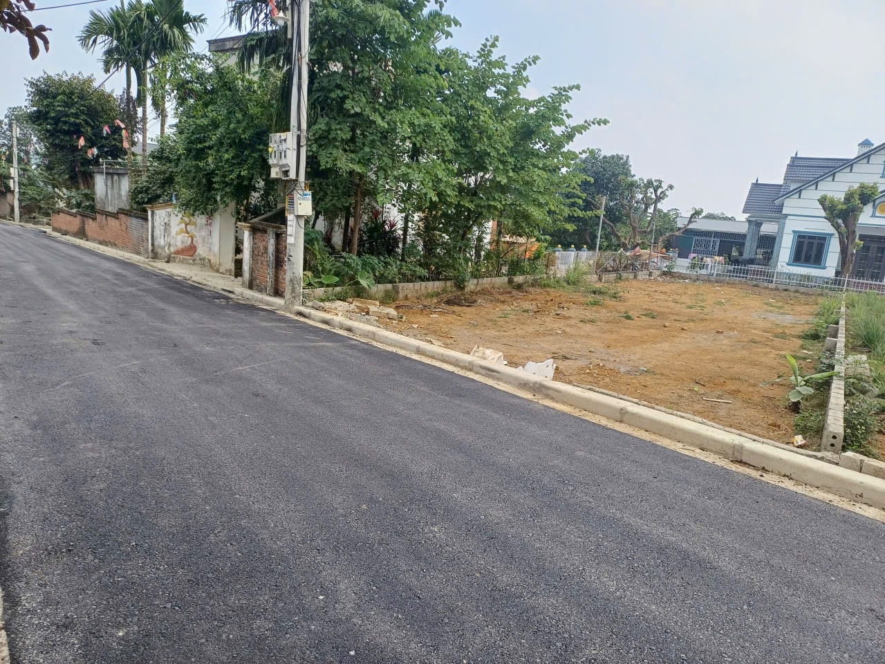 Bán đất 180m² có sẵn 60m² thổ cư ngang 8,69m giá 4.75 tỷ tại Tân Xã trung tâm Hoà Lạc