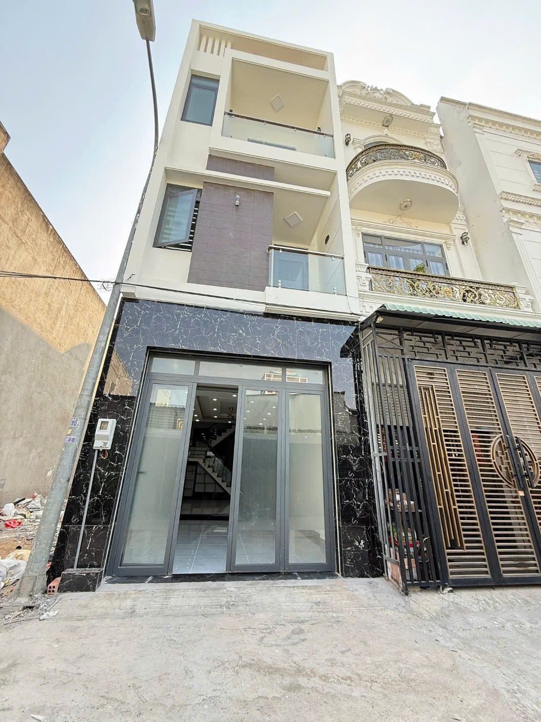 Nhà 2 lầu 1 trệt sân ô tô,4.2 tỷ _72 m2, đường nhựa 6 m