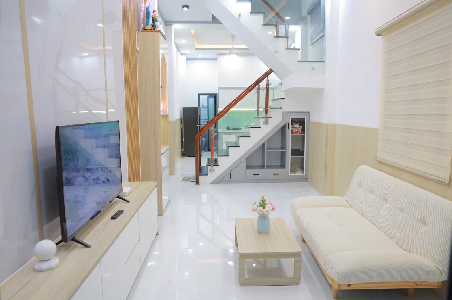 Chủ Định Cư Nước Ngoài Cần Sang Lại Nhà Mới Xây Tặng Full Nội Thất Mới Hoàn Thiện