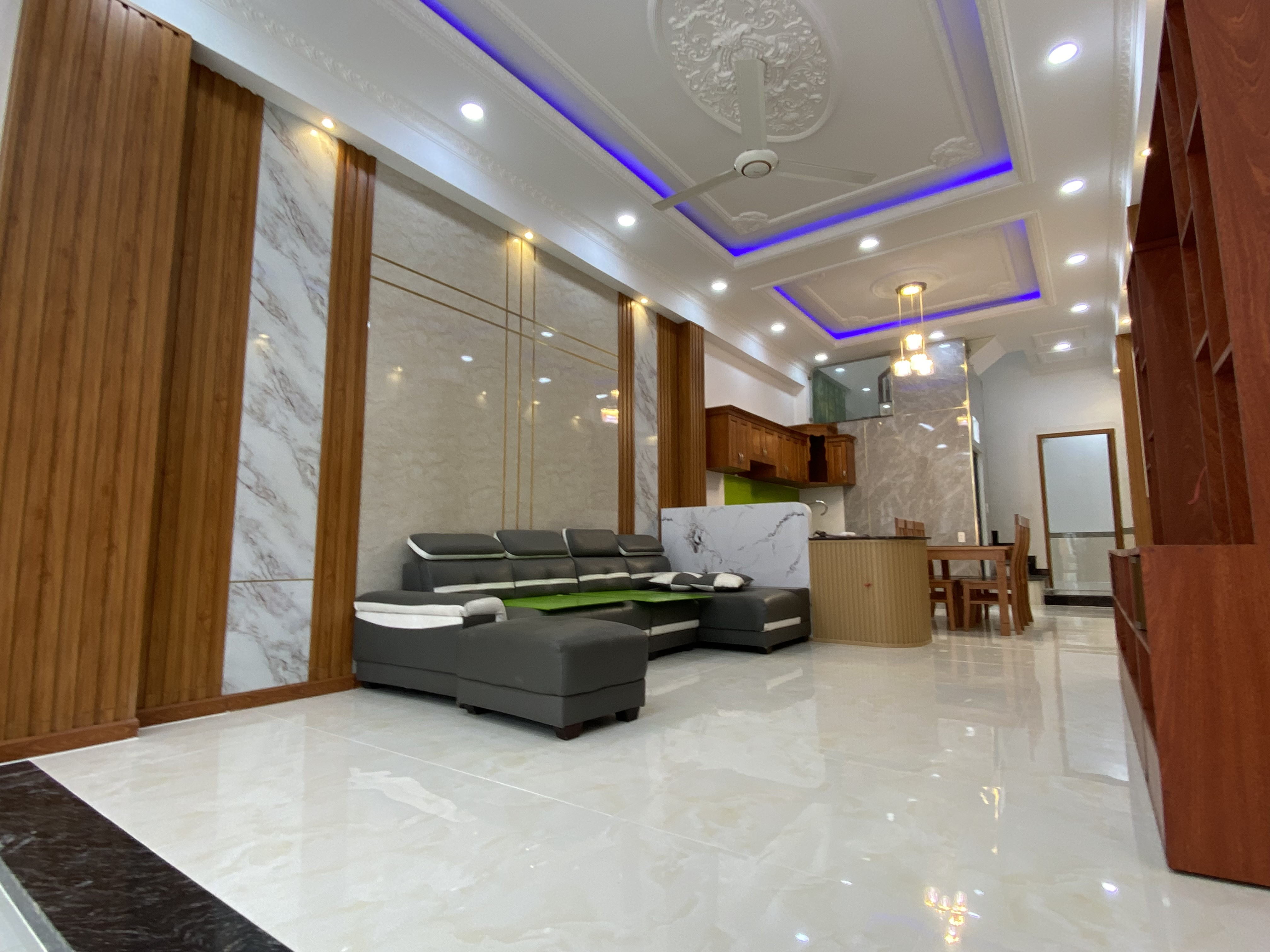 Bán Nhà 1Lầu 1Trệt Đầy Đủ Công Năng Đường Ô tô Né Nhau Thông Bàn Cờ