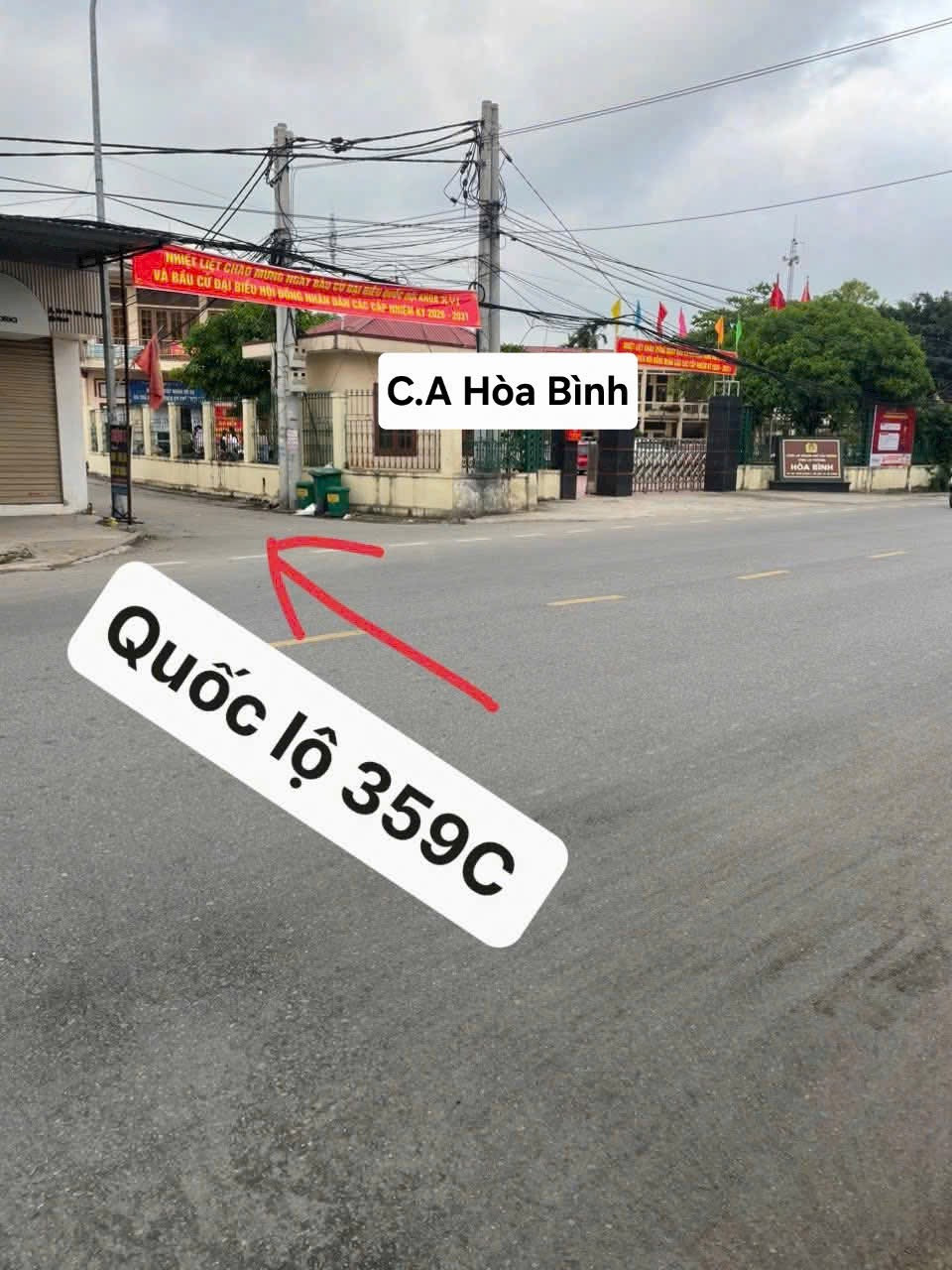 Bán 62m ngay ủy ban phường Hoà Bình, ngõ rộng rãi ô tô tận đất . L/h;076,231,9990 em Thúy