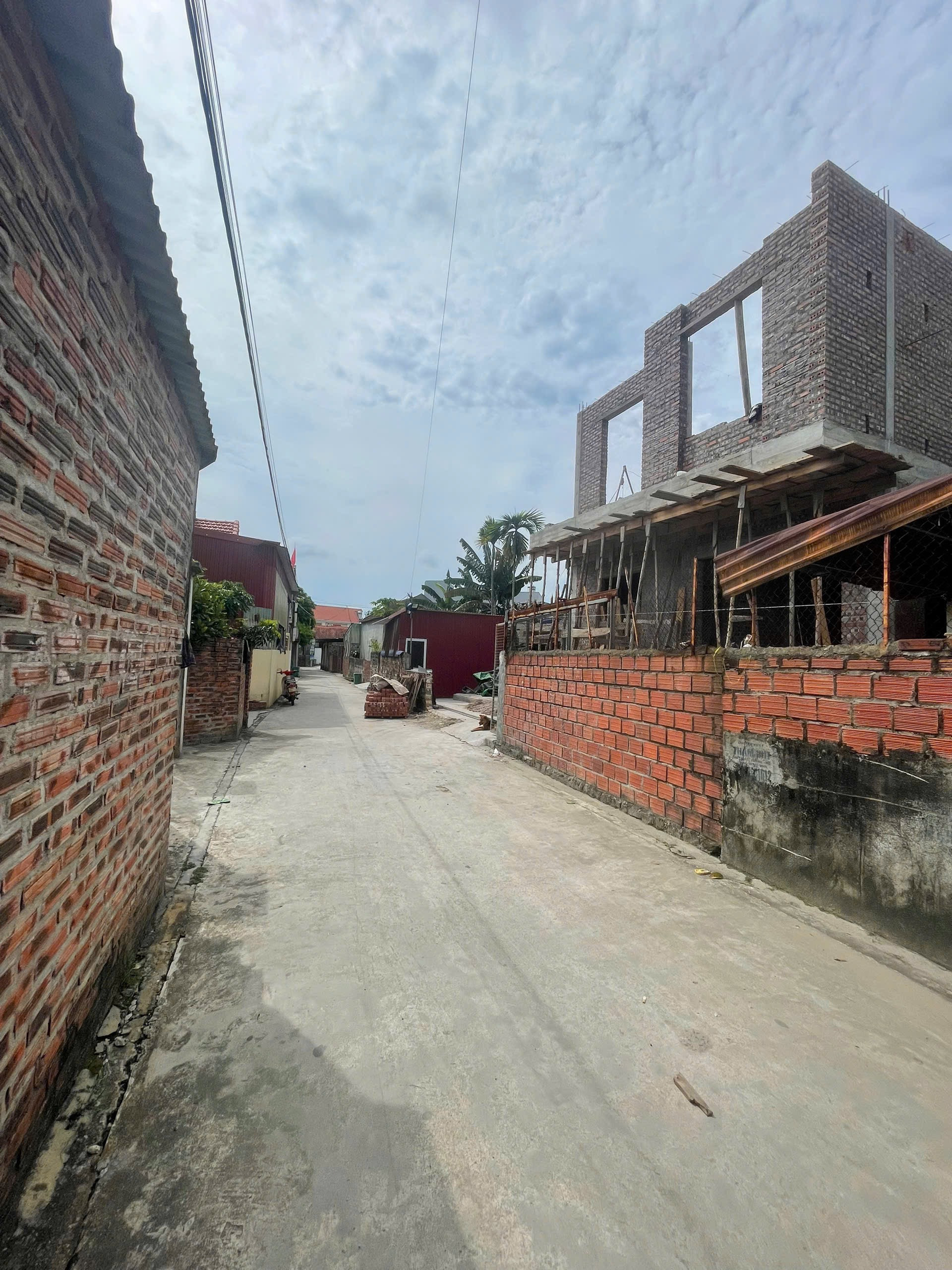 Bán 51 m Hoà Bình đường ô tô rộng rãi , gần dự án Vlasta .l/h;076.231.9990 e Thúy